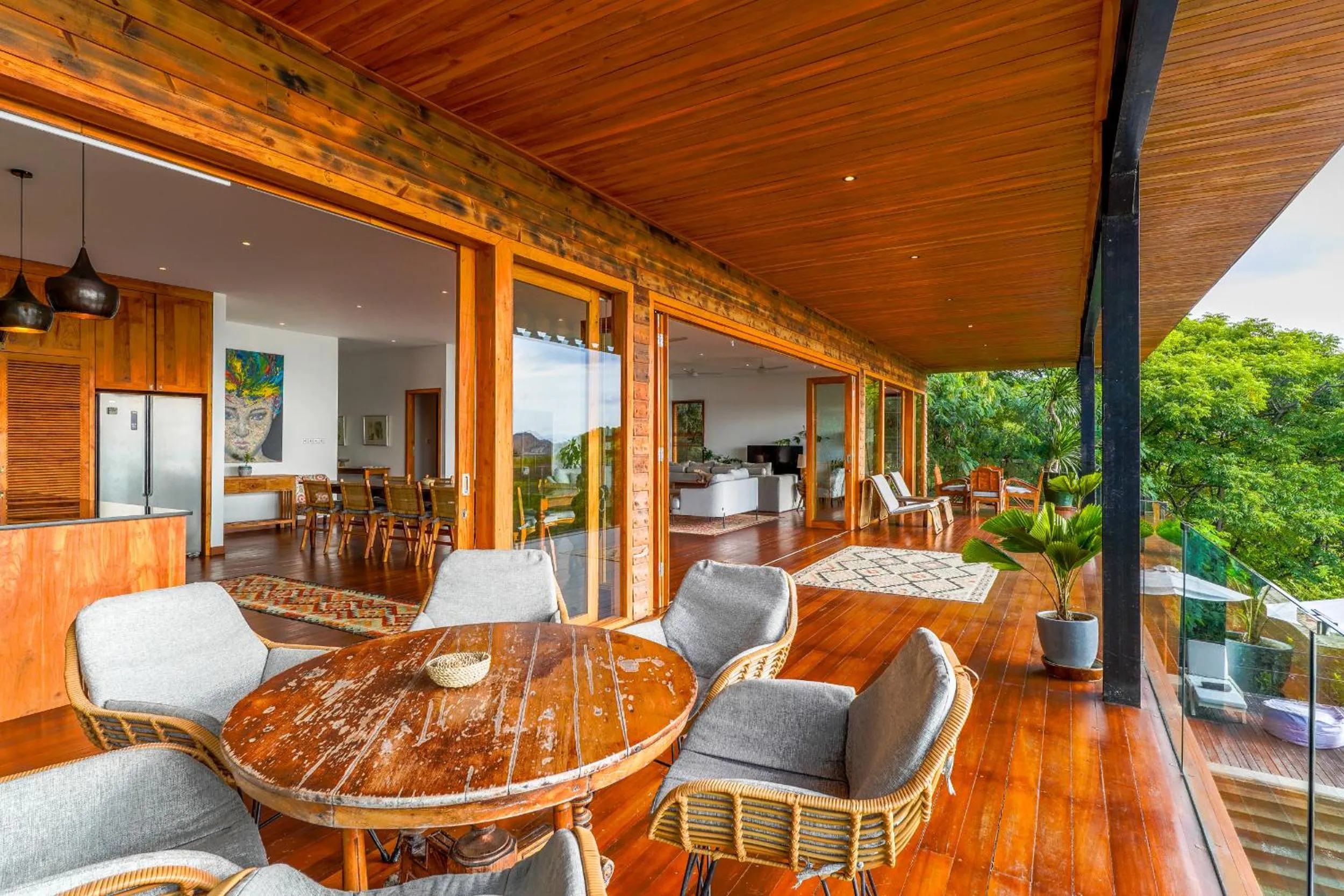 Paradise Garage Komodo Villa