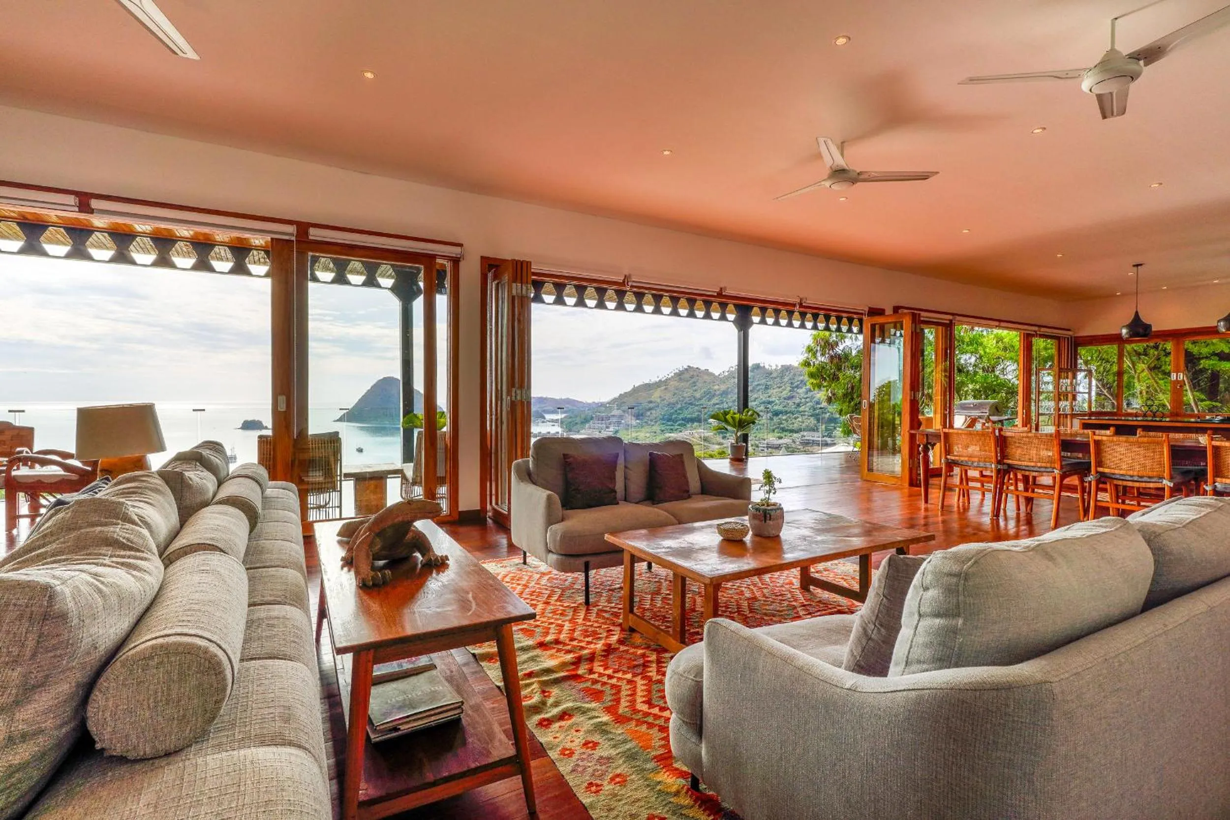 Paradise Garage Komodo Villa