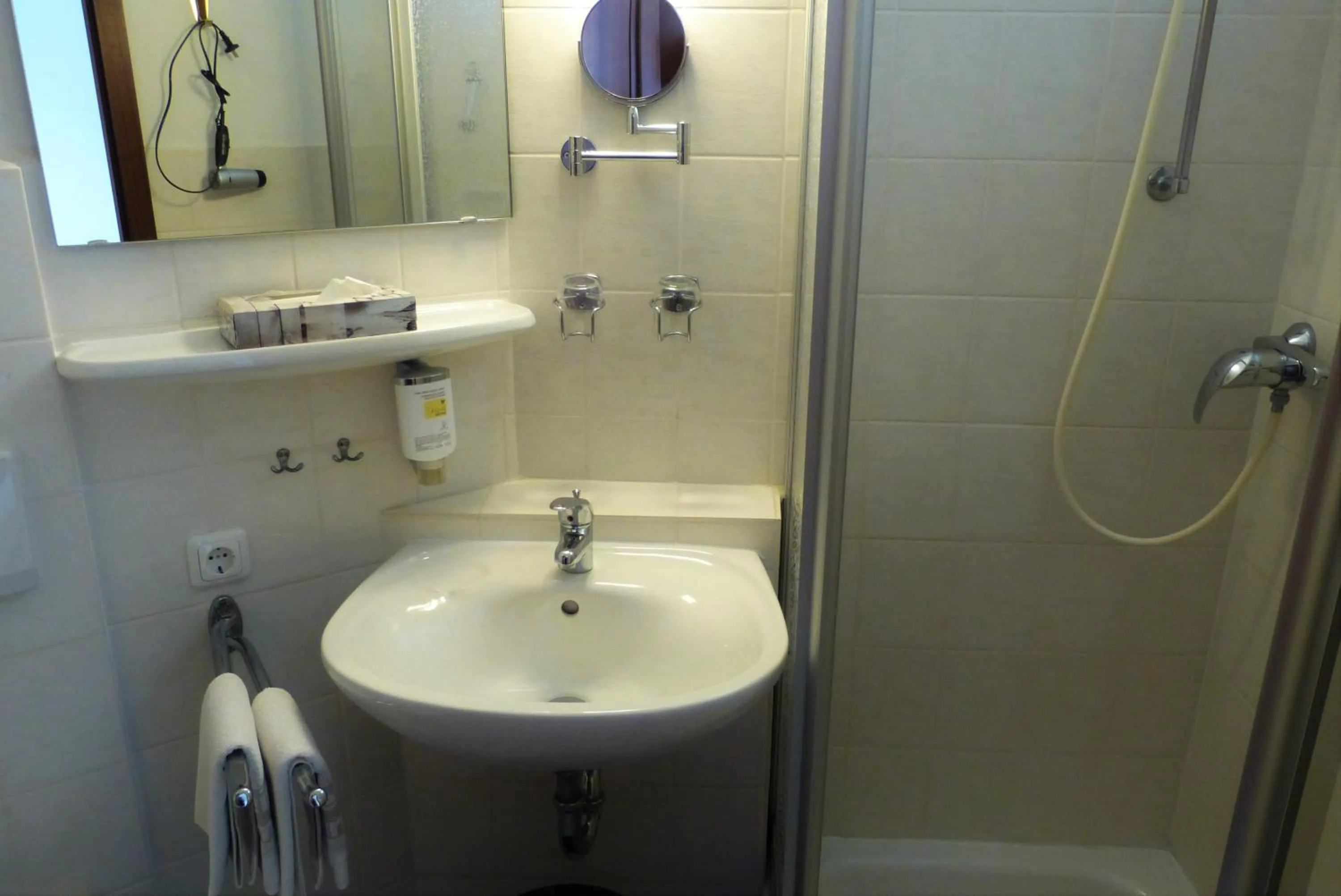 Bathroom in Hotel Am Kurpark