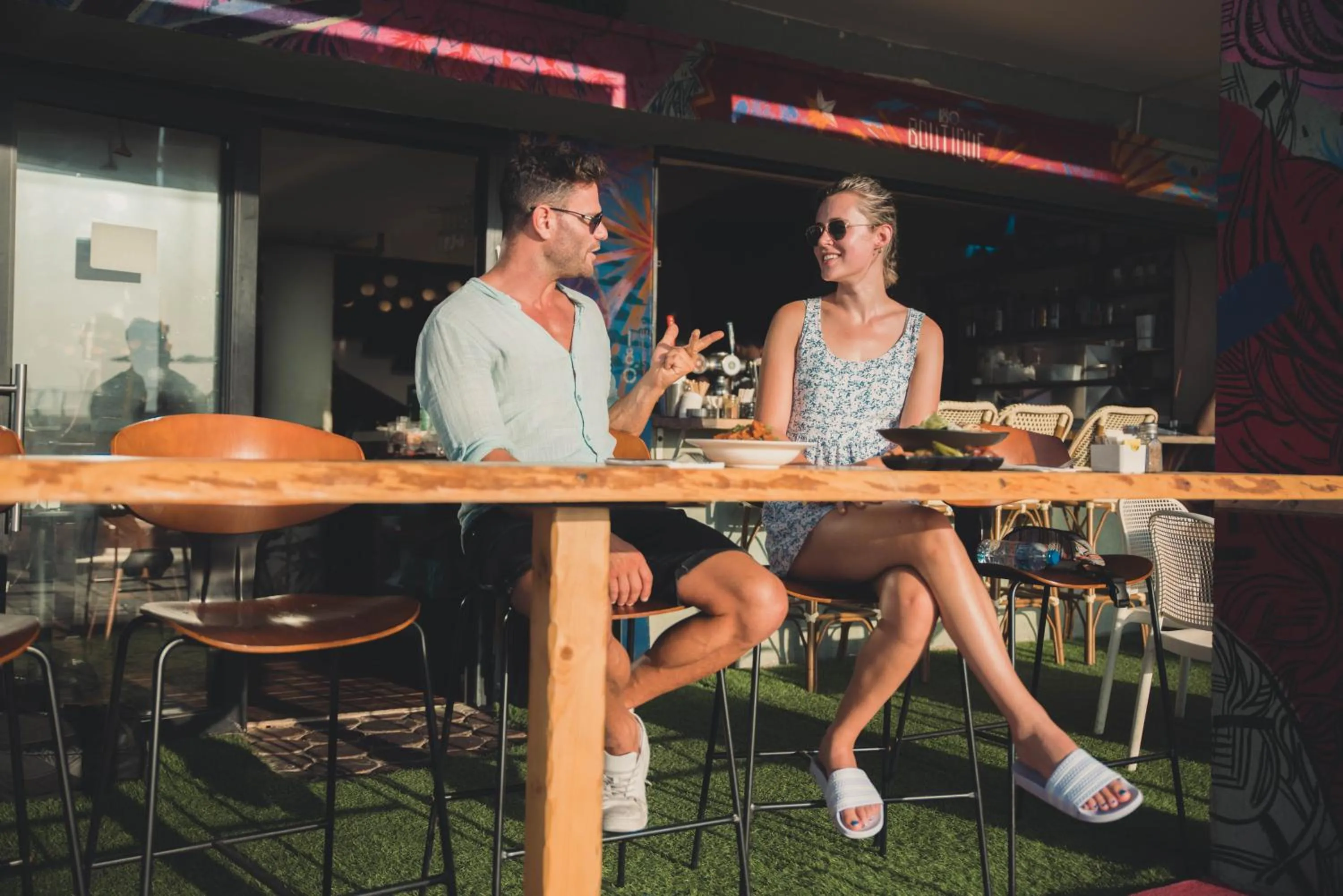 Restaurant/places to eat in 180 Boutique Hostel