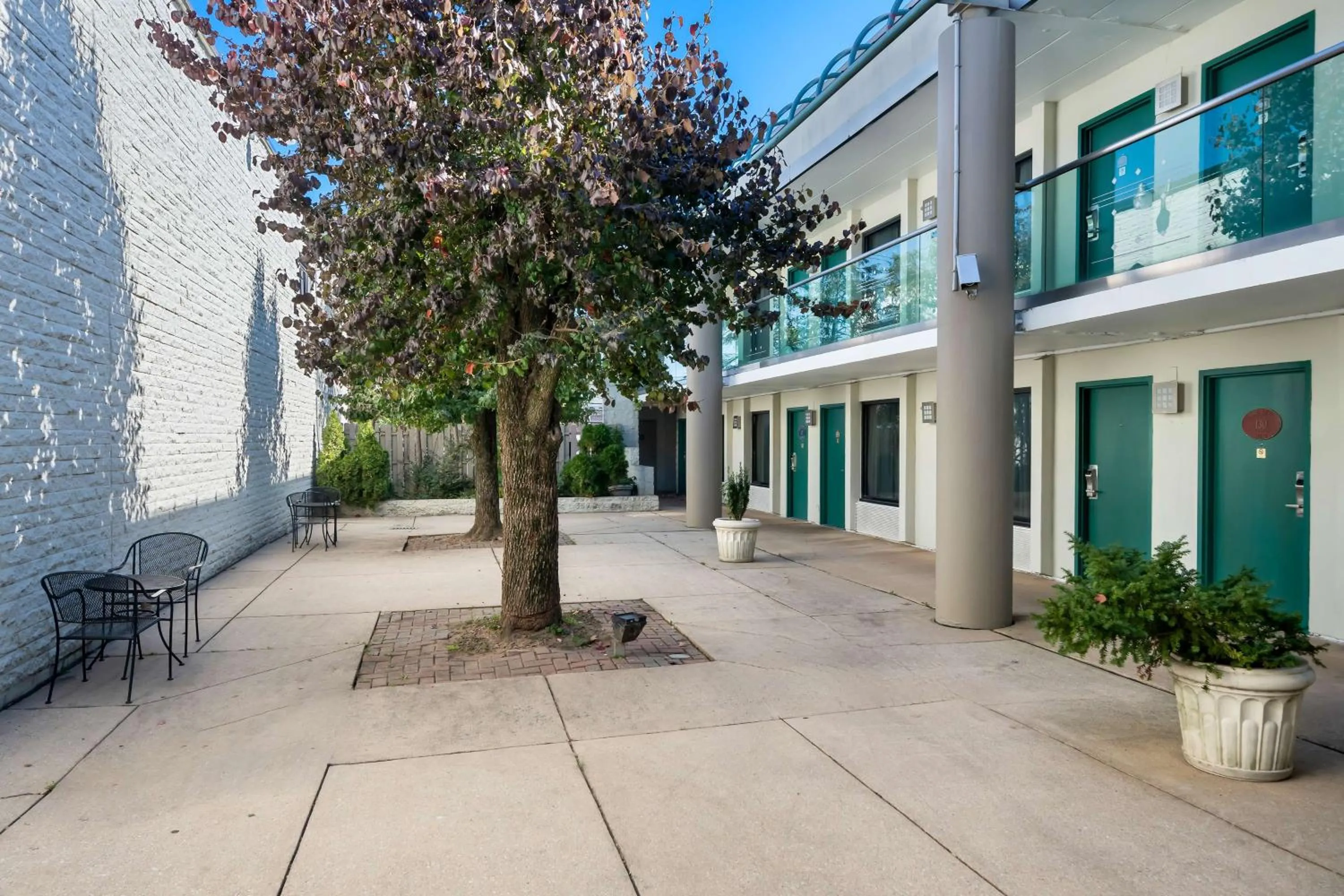 Property building in Brandywine Valley Inn SureStay Plus by Best Western