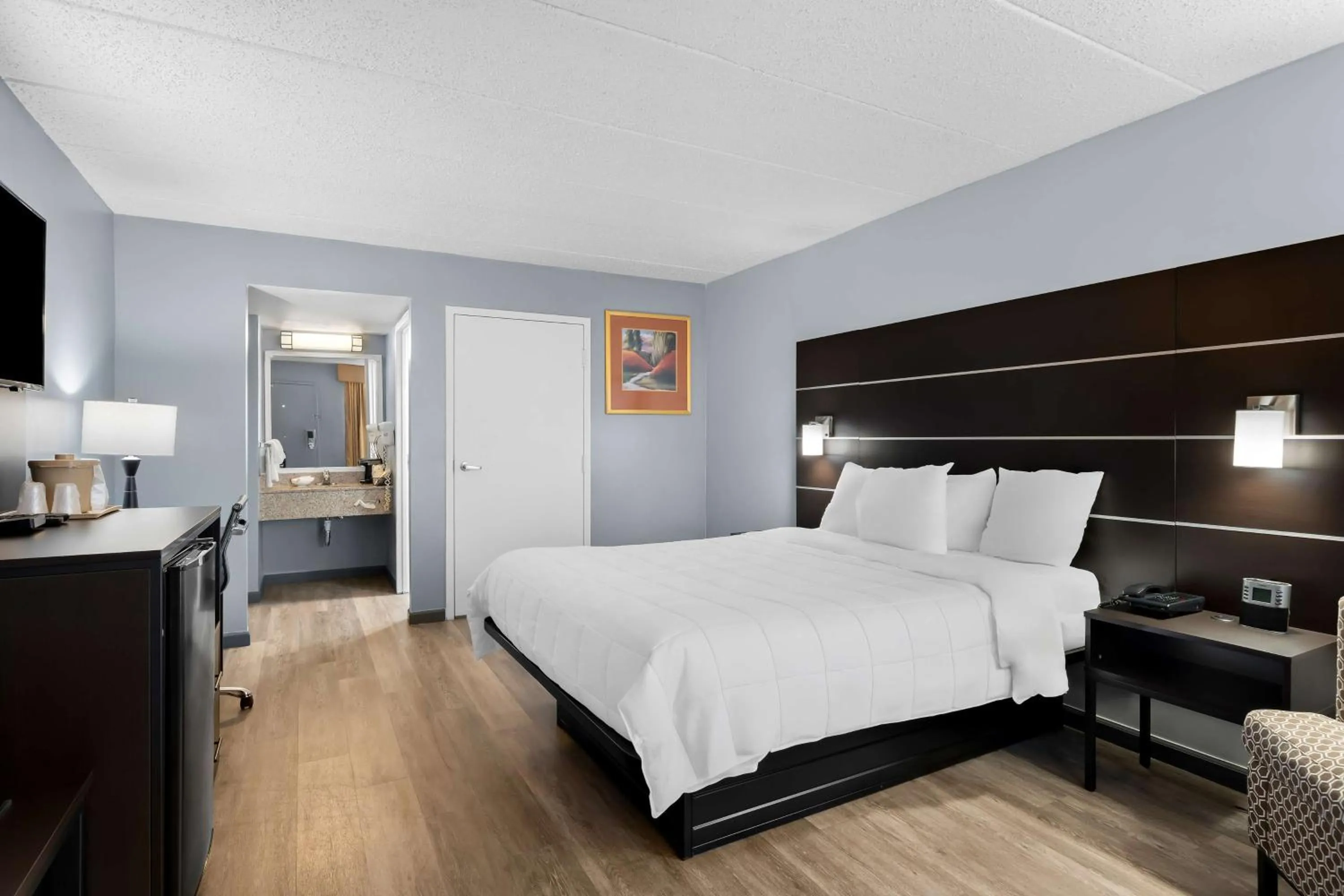 Bedroom, Bed in Brandywine Valley Inn SureStay Plus by Best Western