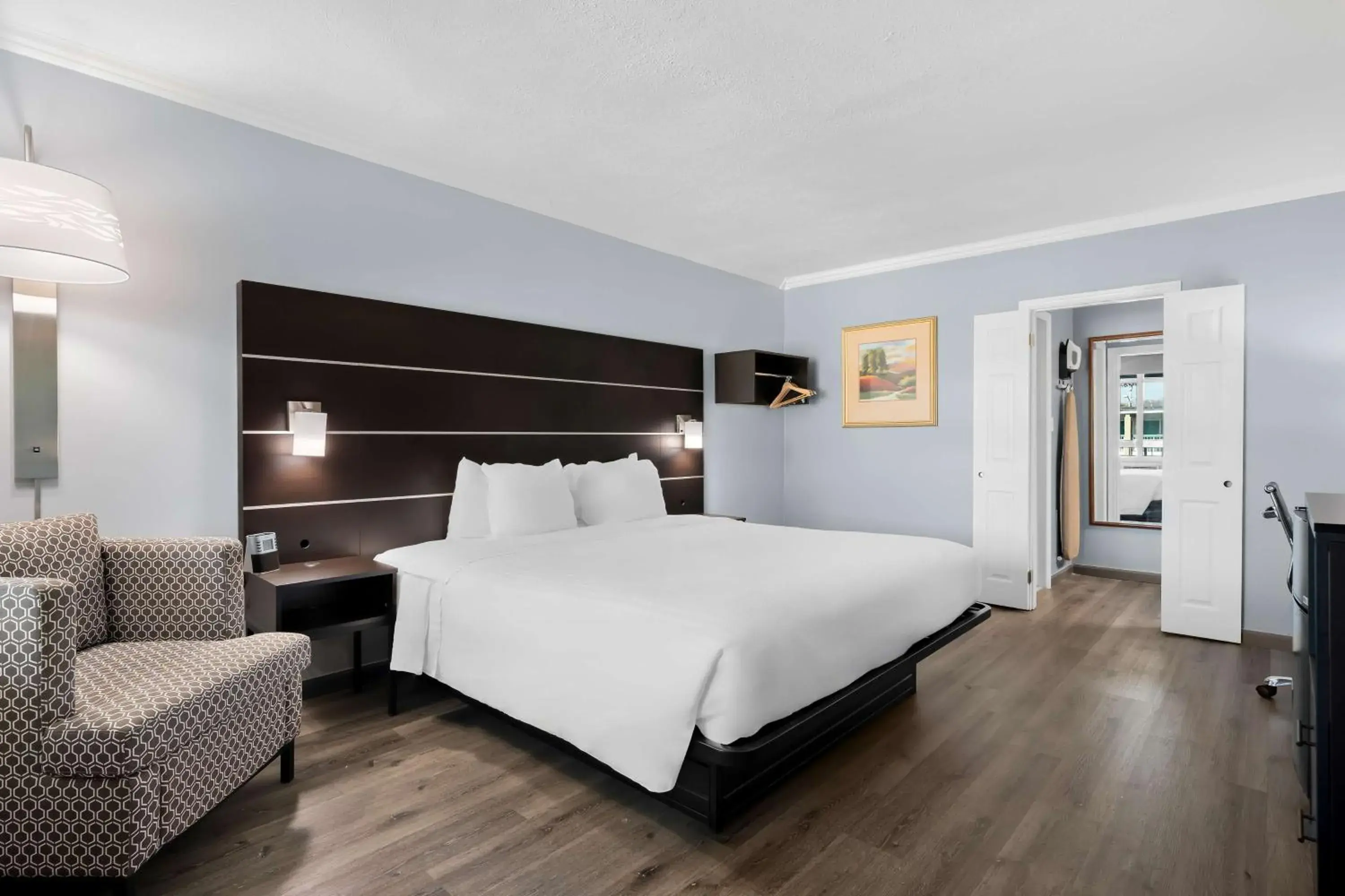 Queen Room - Disability Access/Non-Smoking in Brandywine Valley Inn SureStay Plus by Best Western Queen Room - Disability Access/Non-Smoking in Brandywine Valley Inn SureStay Plus by Best Western