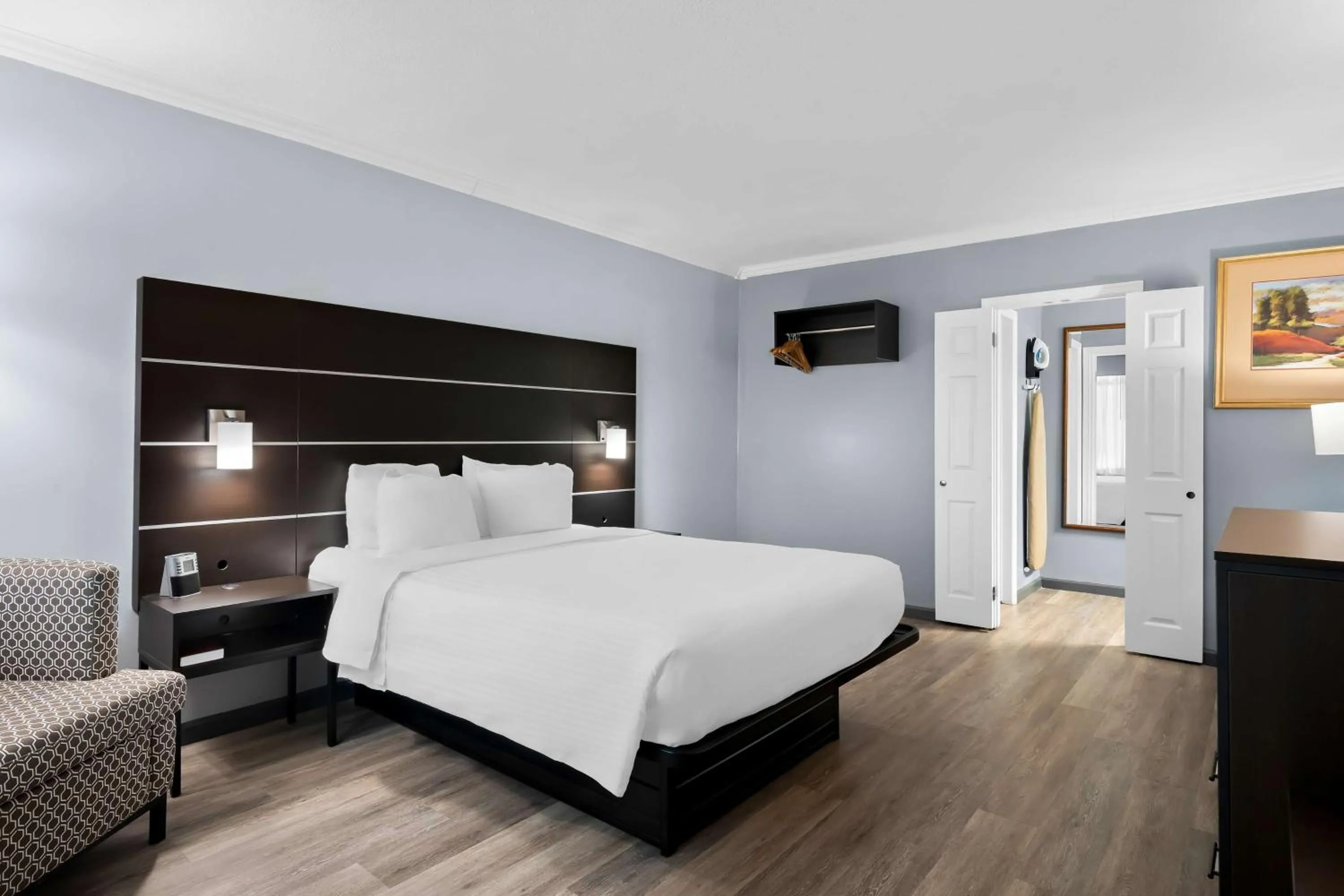 Bedroom, Bed in Brandywine Valley Inn SureStay Plus by Best Western