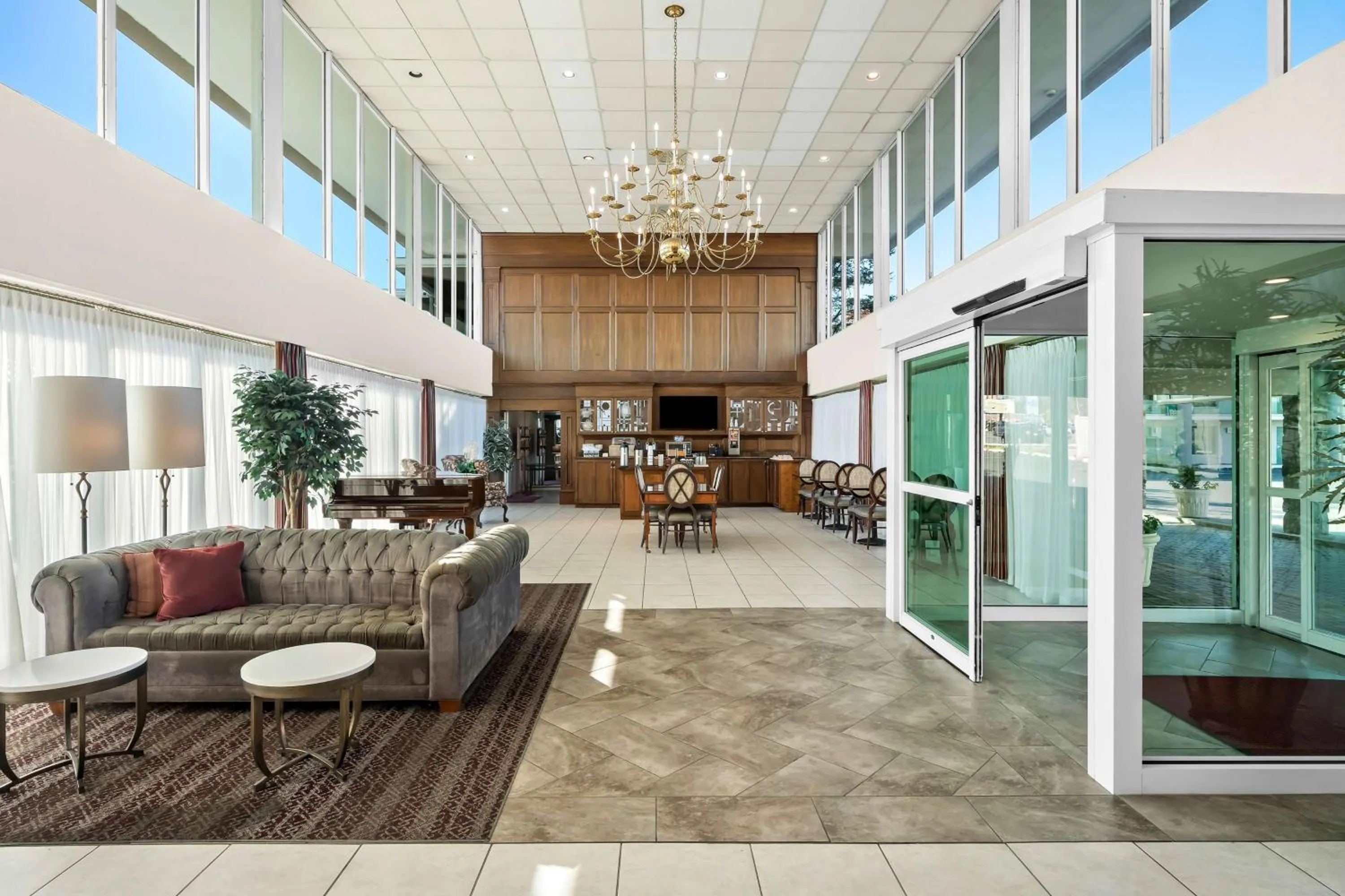 Lobby or reception in Brandywine Valley Inn SureStay Plus by Best Western