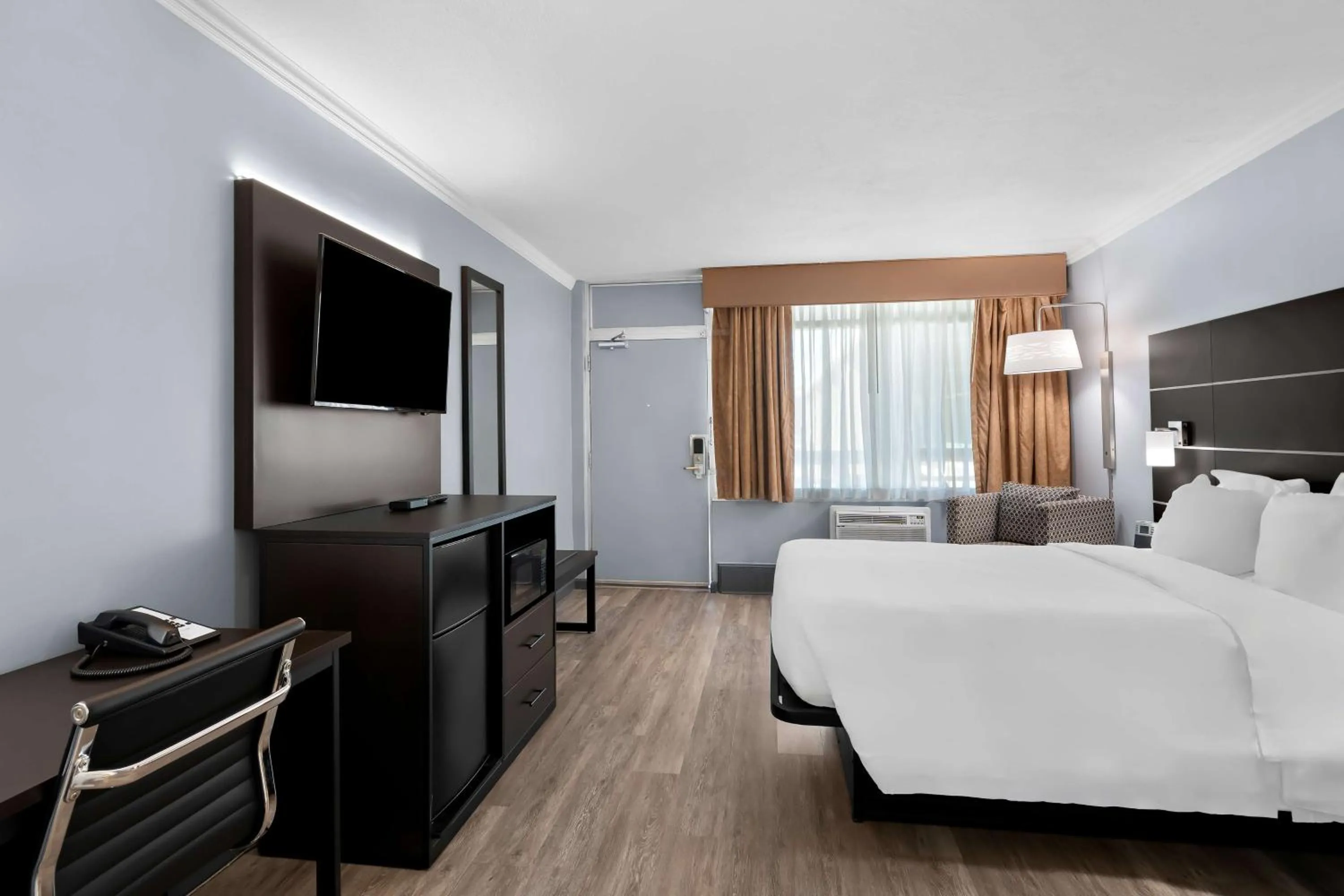 Bedroom, Bed in Brandywine Valley Inn SureStay Plus by Best Western