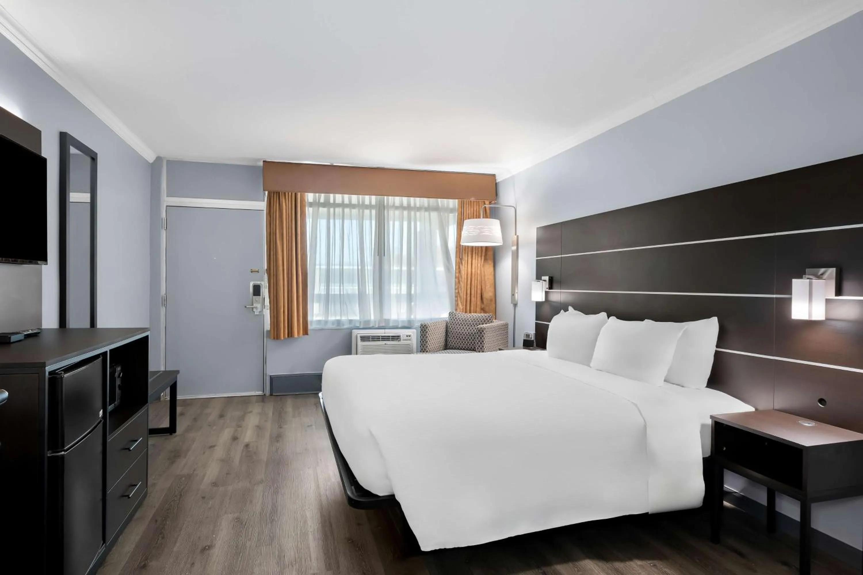 Bedroom, Bed in Brandywine Valley Inn SureStay Plus by Best Western