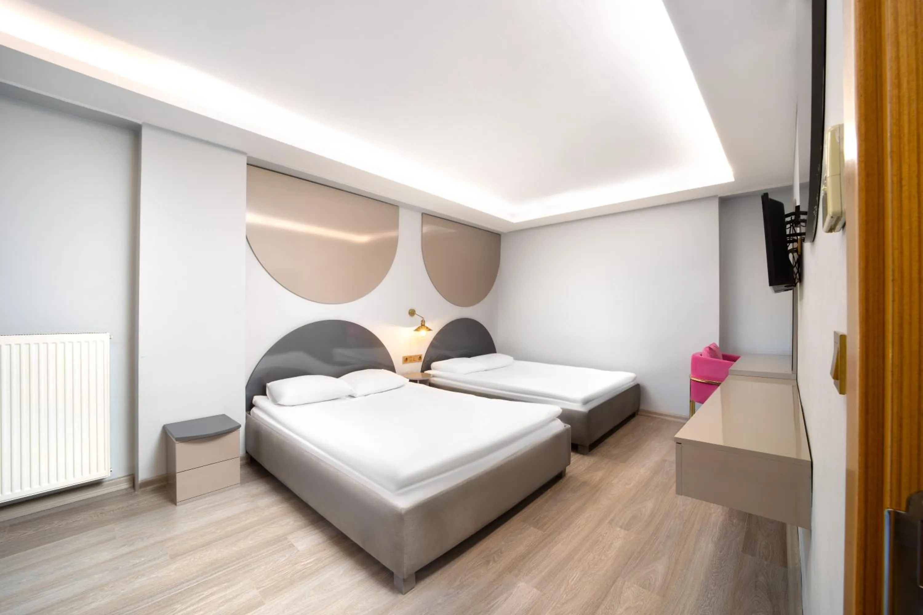 TV and multimedia, Bed in Family Time Suites Hotel