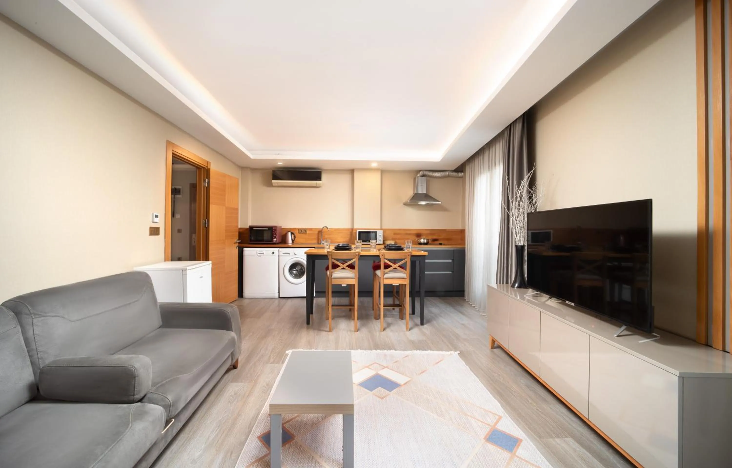 TV and multimedia in Family Time Suites Hotel