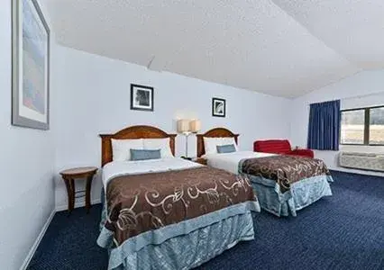 Double Room with Two Double Beds - Smoking in Budget Host Double Room with Two Double Beds - Smoking in Budget Host