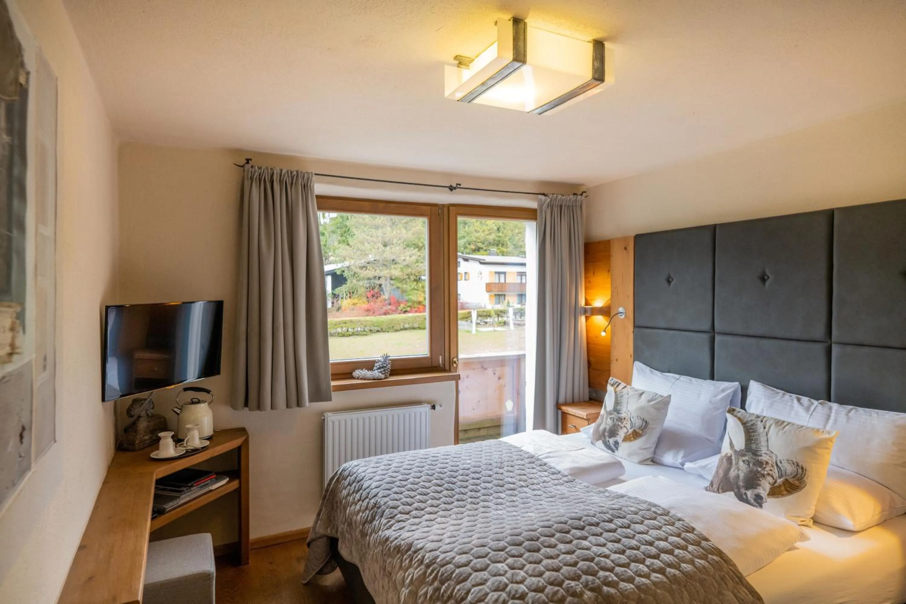 Photo of the whole room, Bed in Princess Bergfrieden