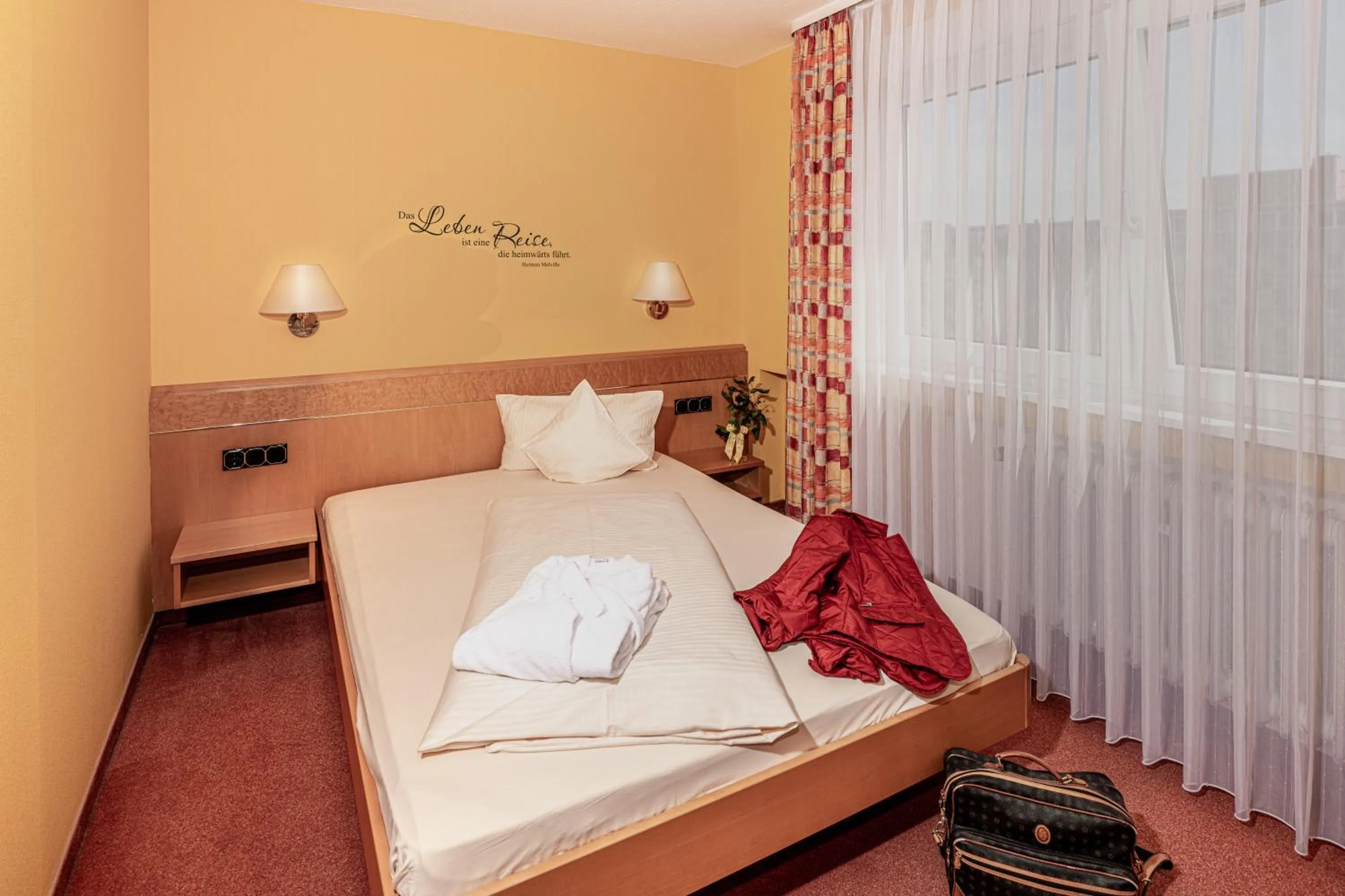 Photo of the whole room, Bed in KIShotel am Kurpark