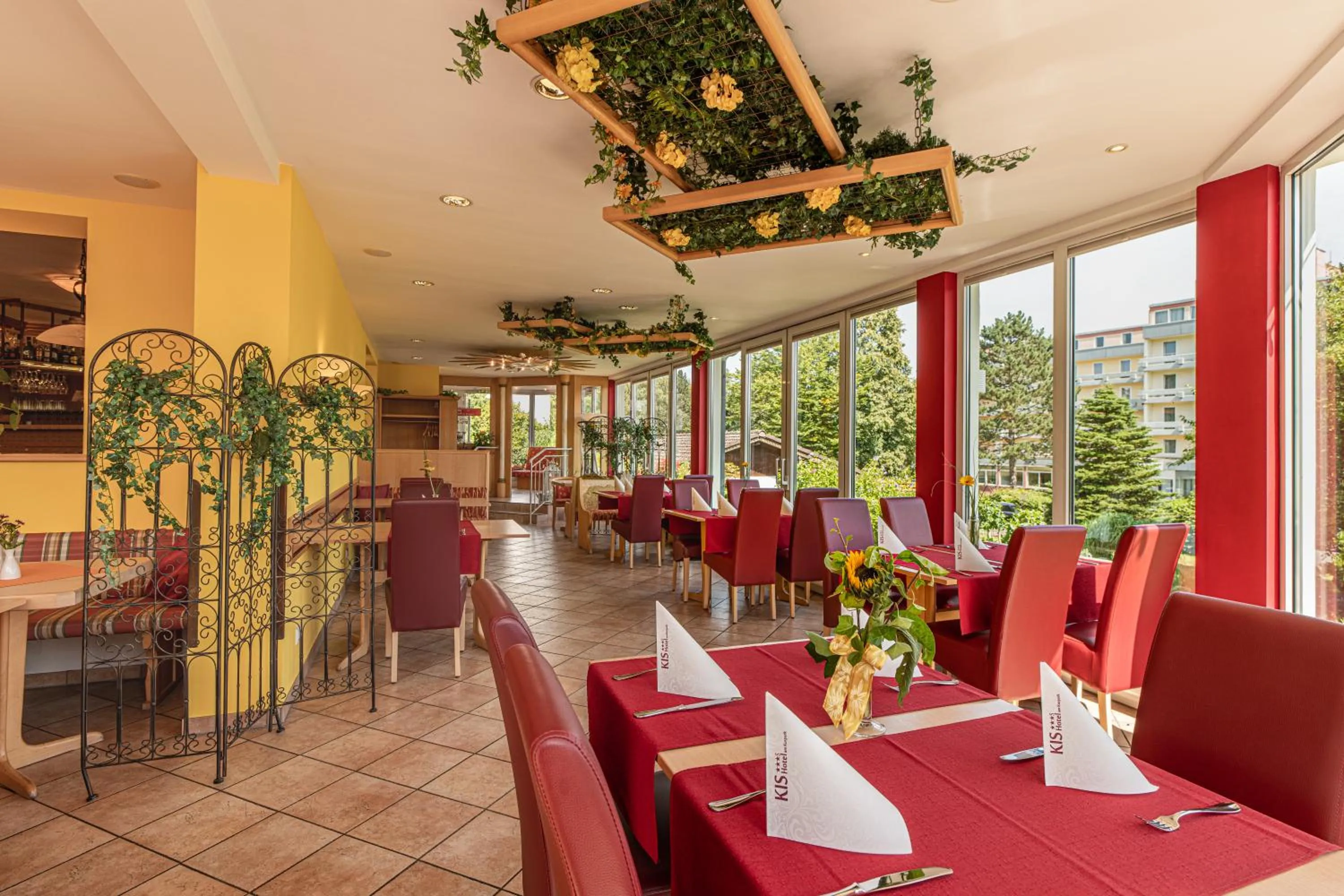 Restaurant/places to eat in KIShotel am Kurpark