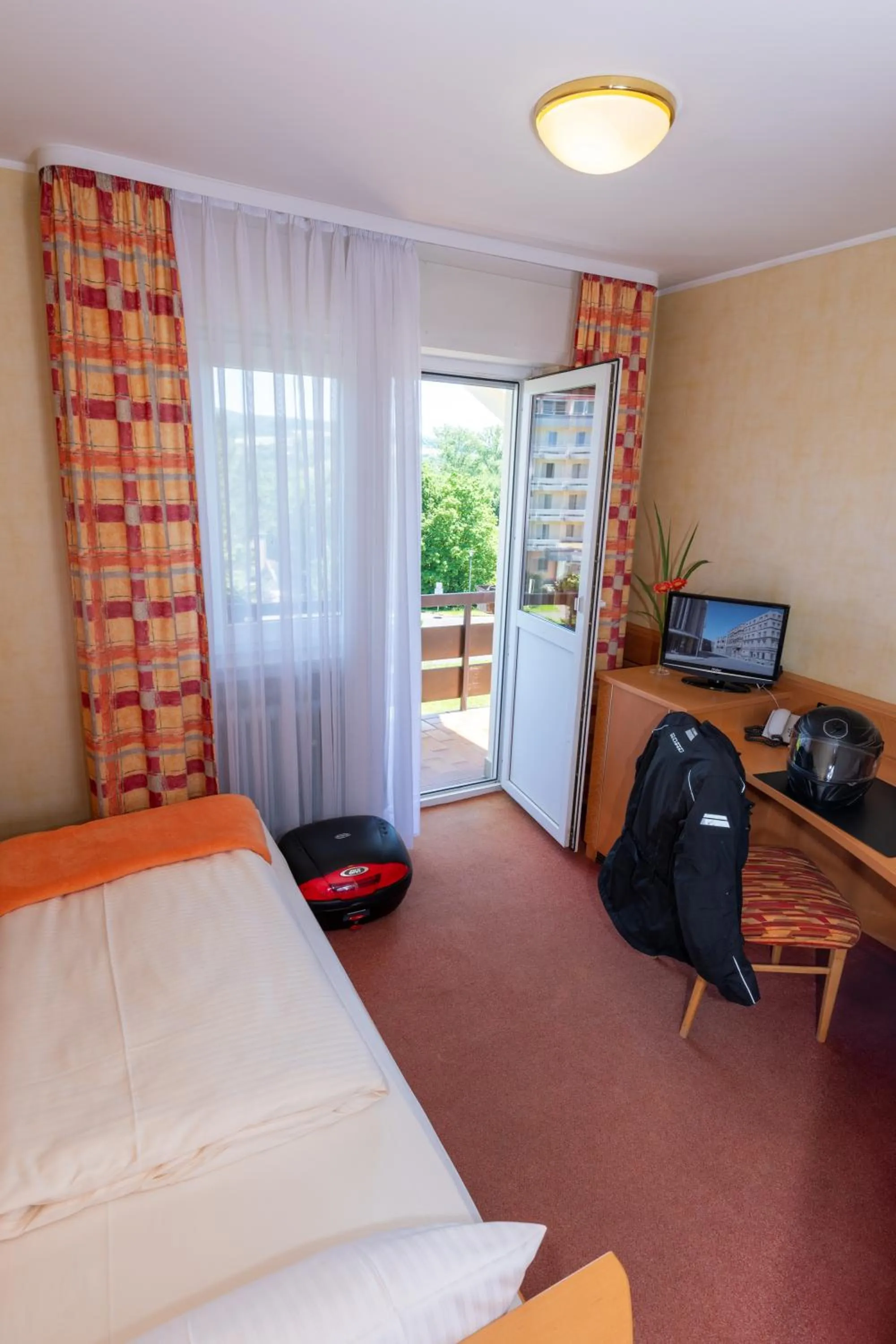 Photo of the whole room, Bed in KIShotel am Kurpark