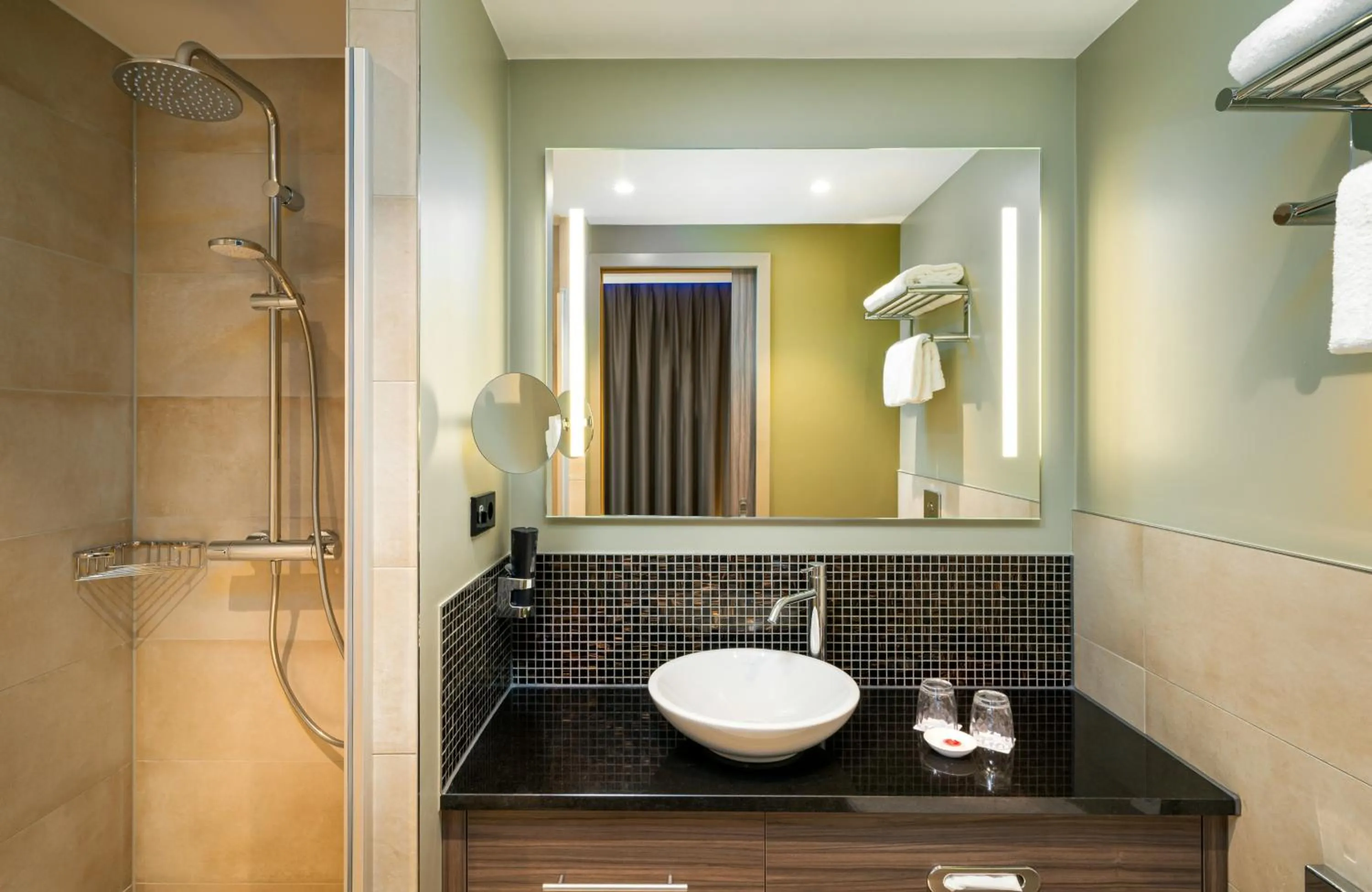 Bathroom in Leonardo Hotel Eschborn Frankfurt