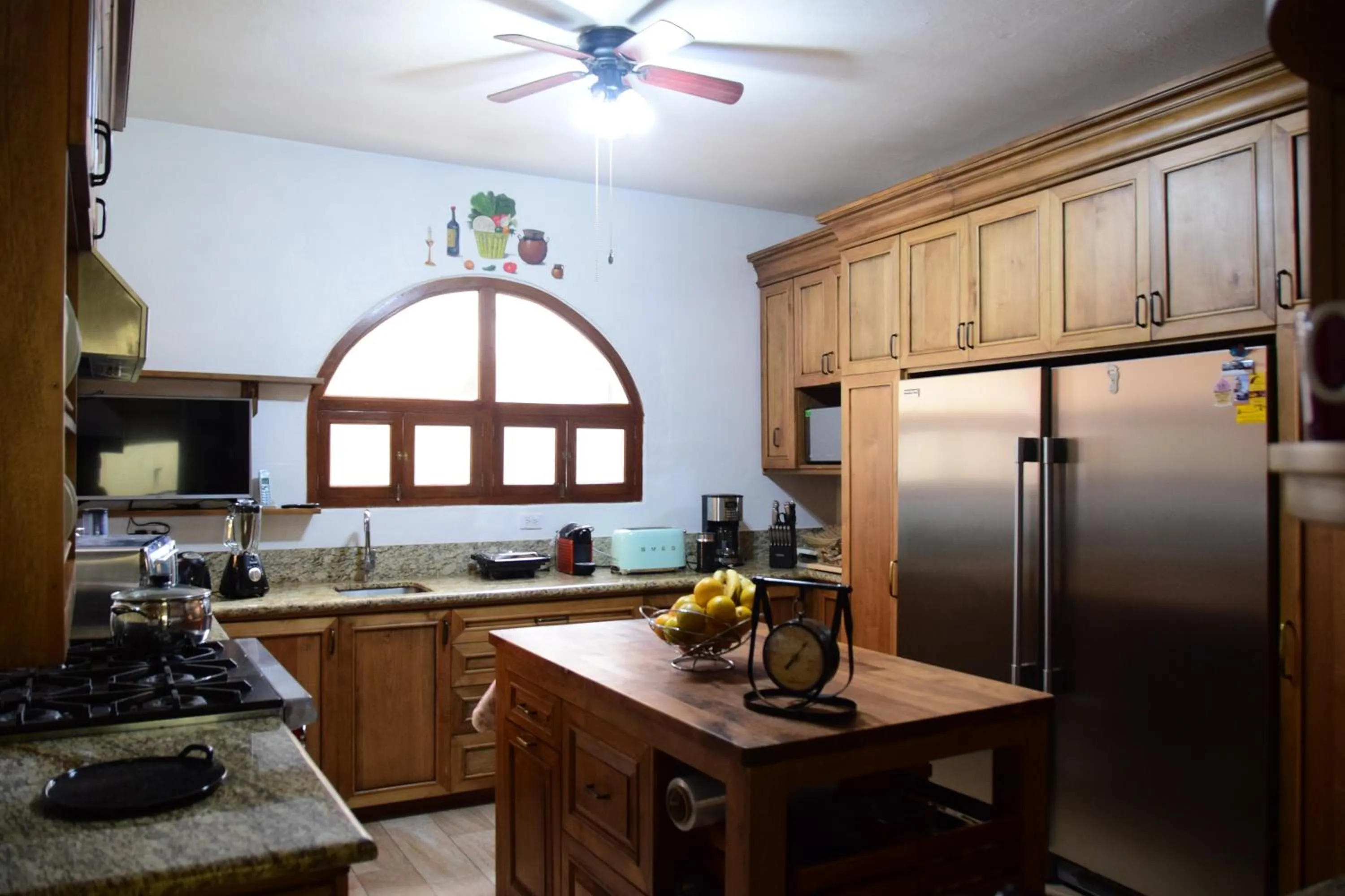 Kitchen or kitchenette in Casa Maricela B&B