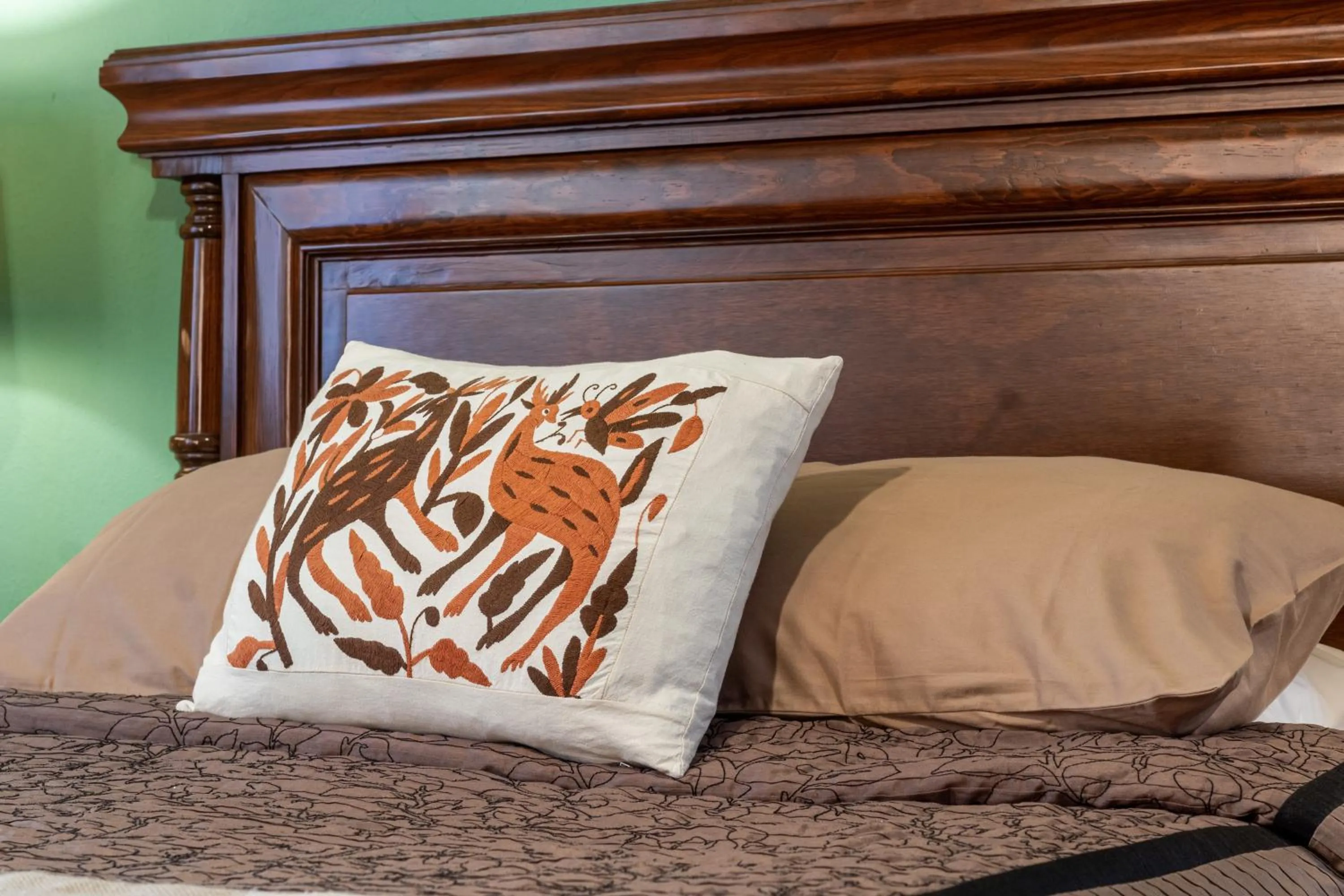 Decorative detail, Bed in Casa Maricela B&B