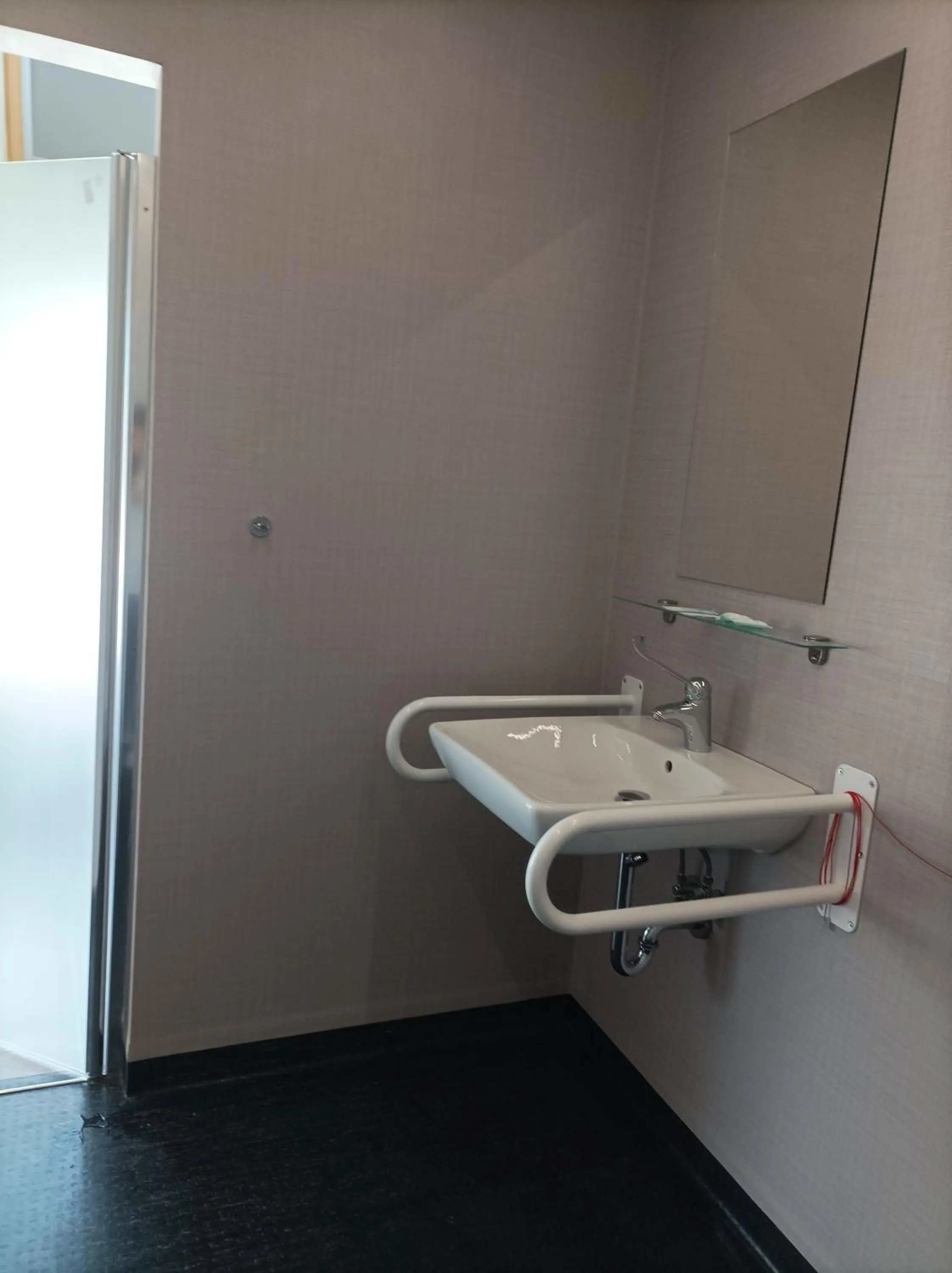 Bathroom in Lofty Kampus Garnizon