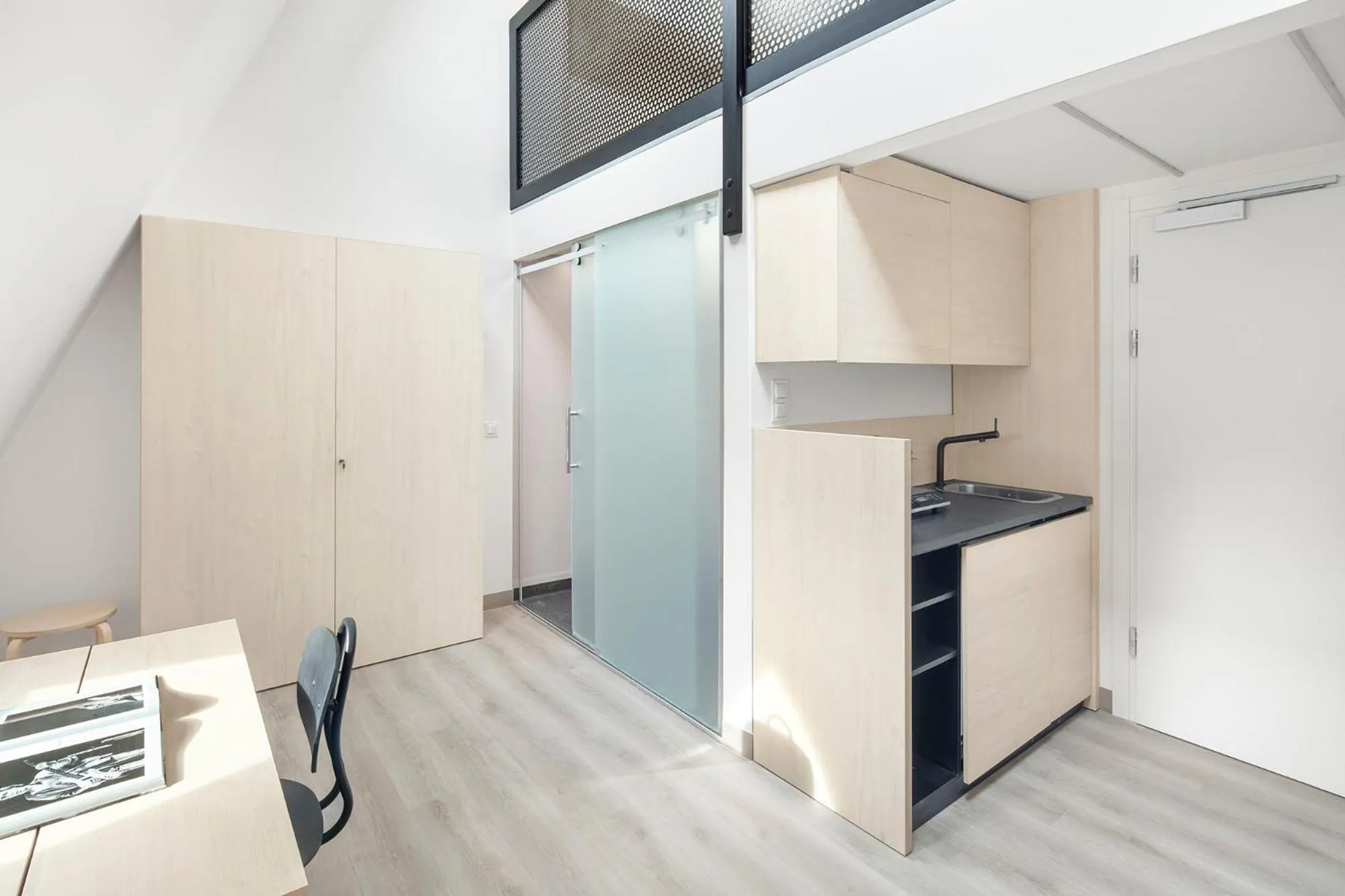 Kitchen or kitchenette in Lofty Kampus Garnizon