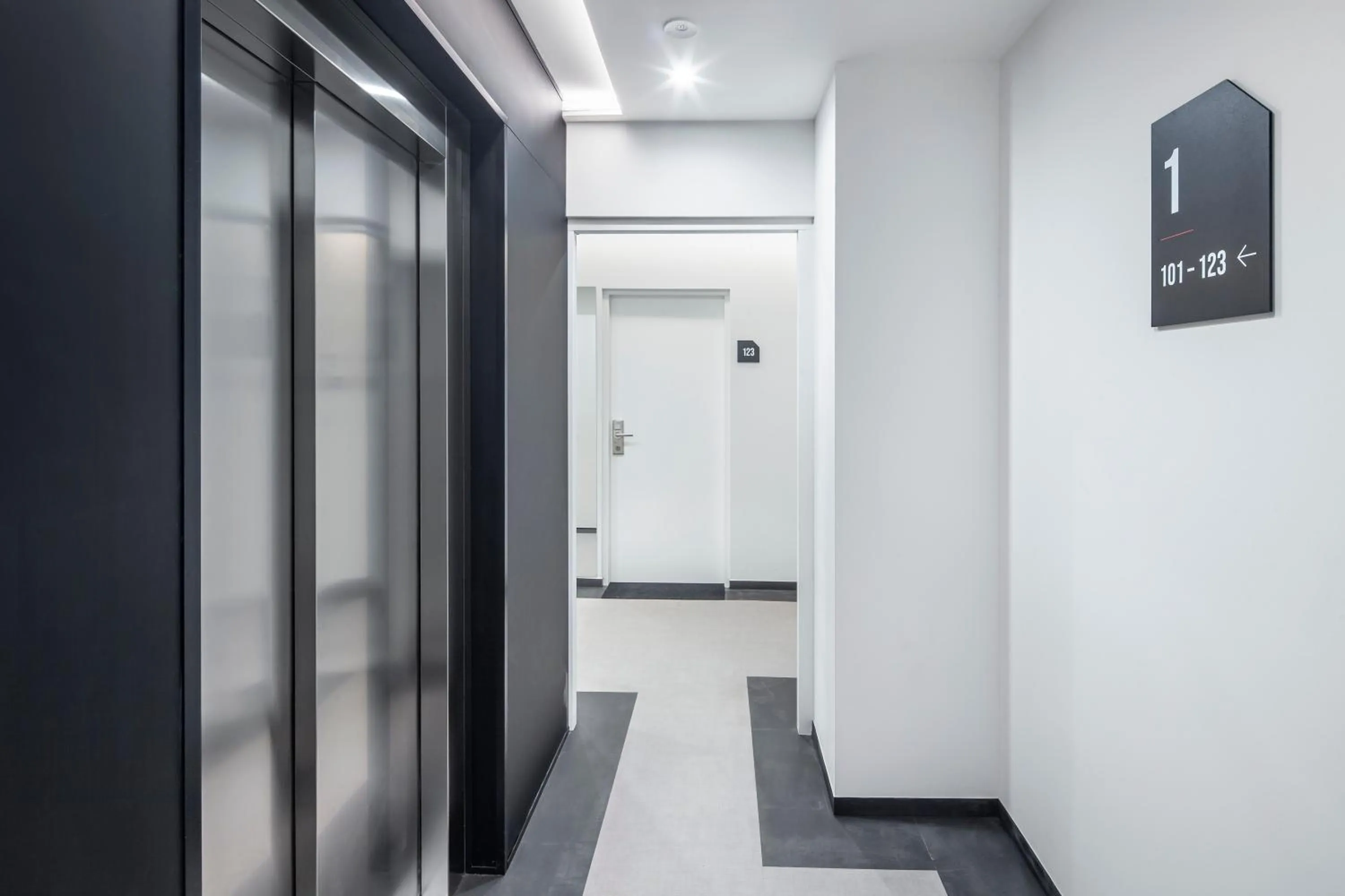 elevator in Lofty Kampus Garnizon