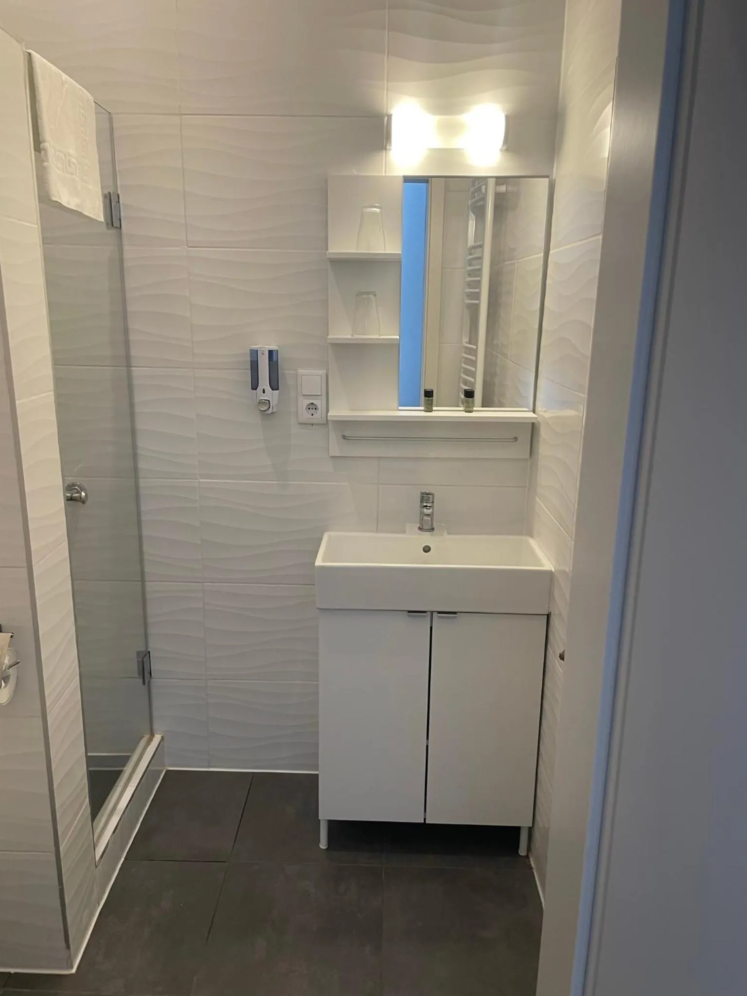 Shower in RES City Residence Hotel Budapest