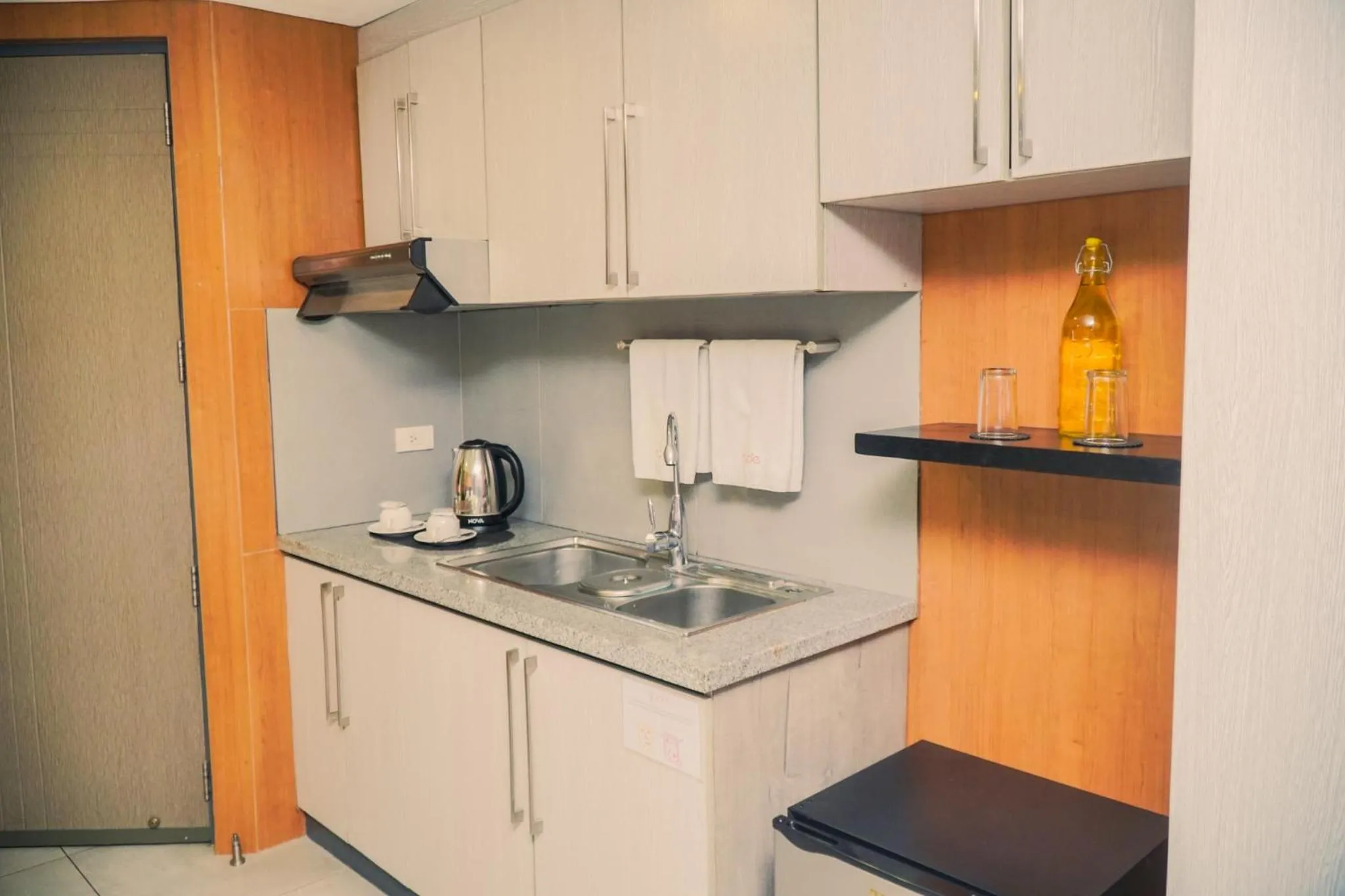 Jade Hotel and Suites