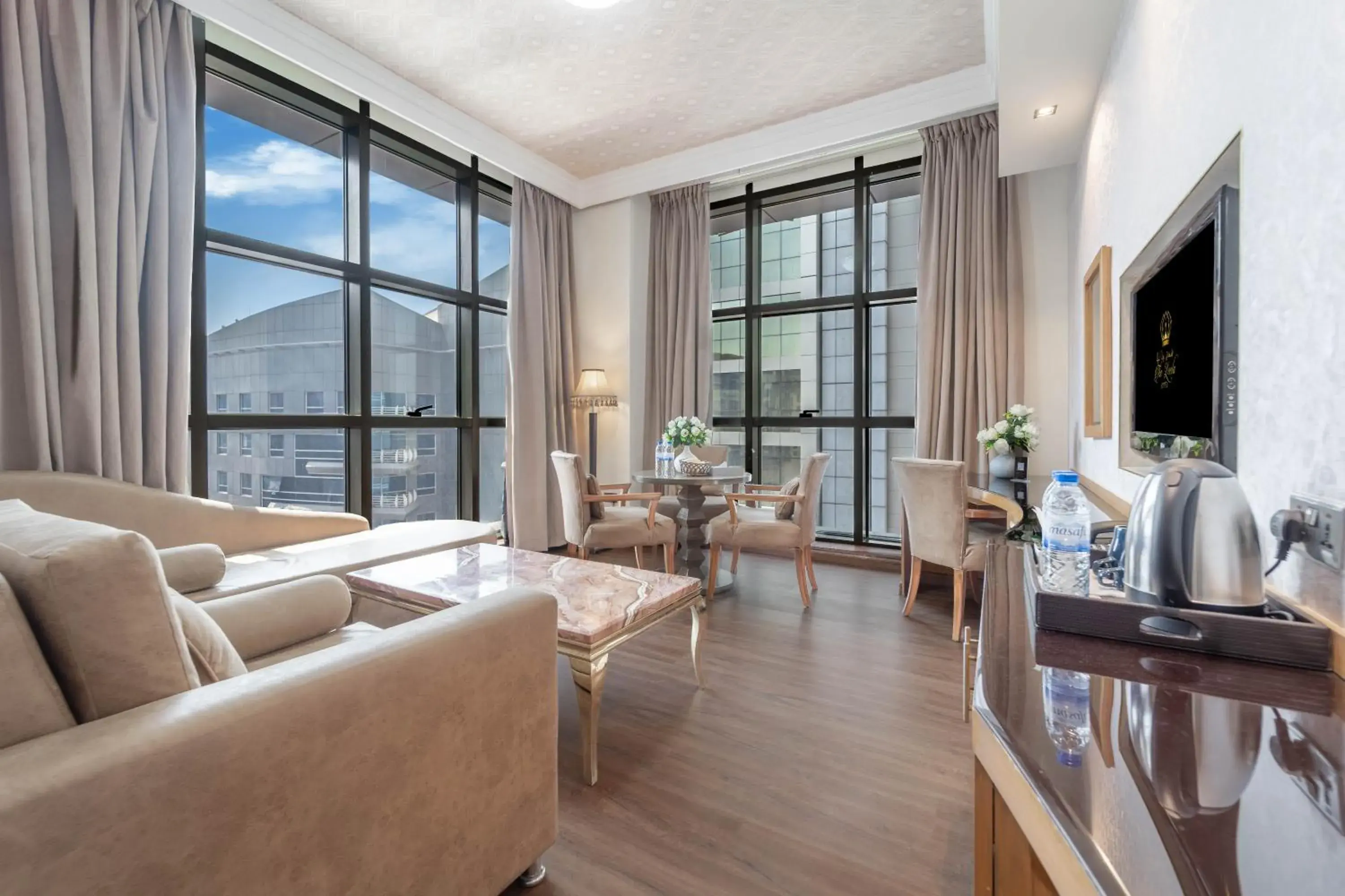 One-Bedroom Suite in The Leela Hotel One-Bedroom Suite in The Leela Hotel