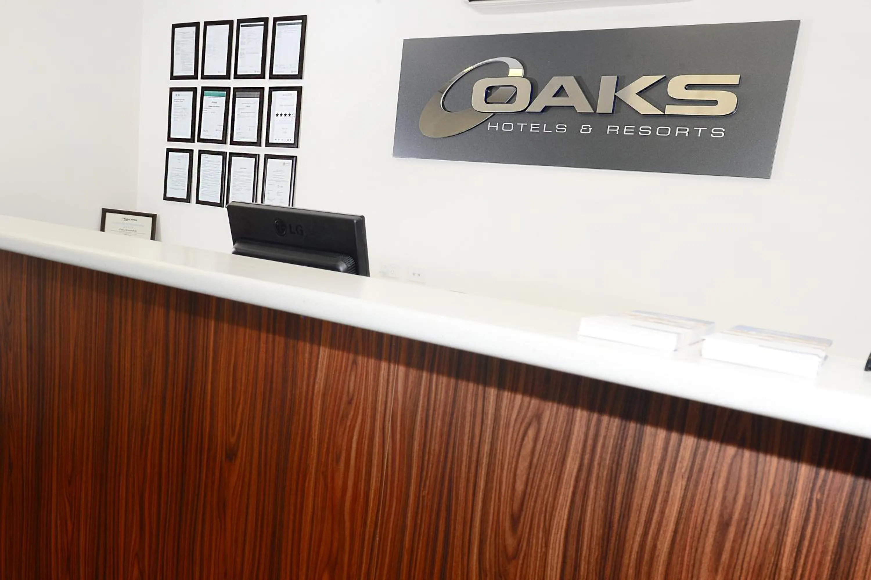 Lobby or reception in Oaks Moranbah Suites