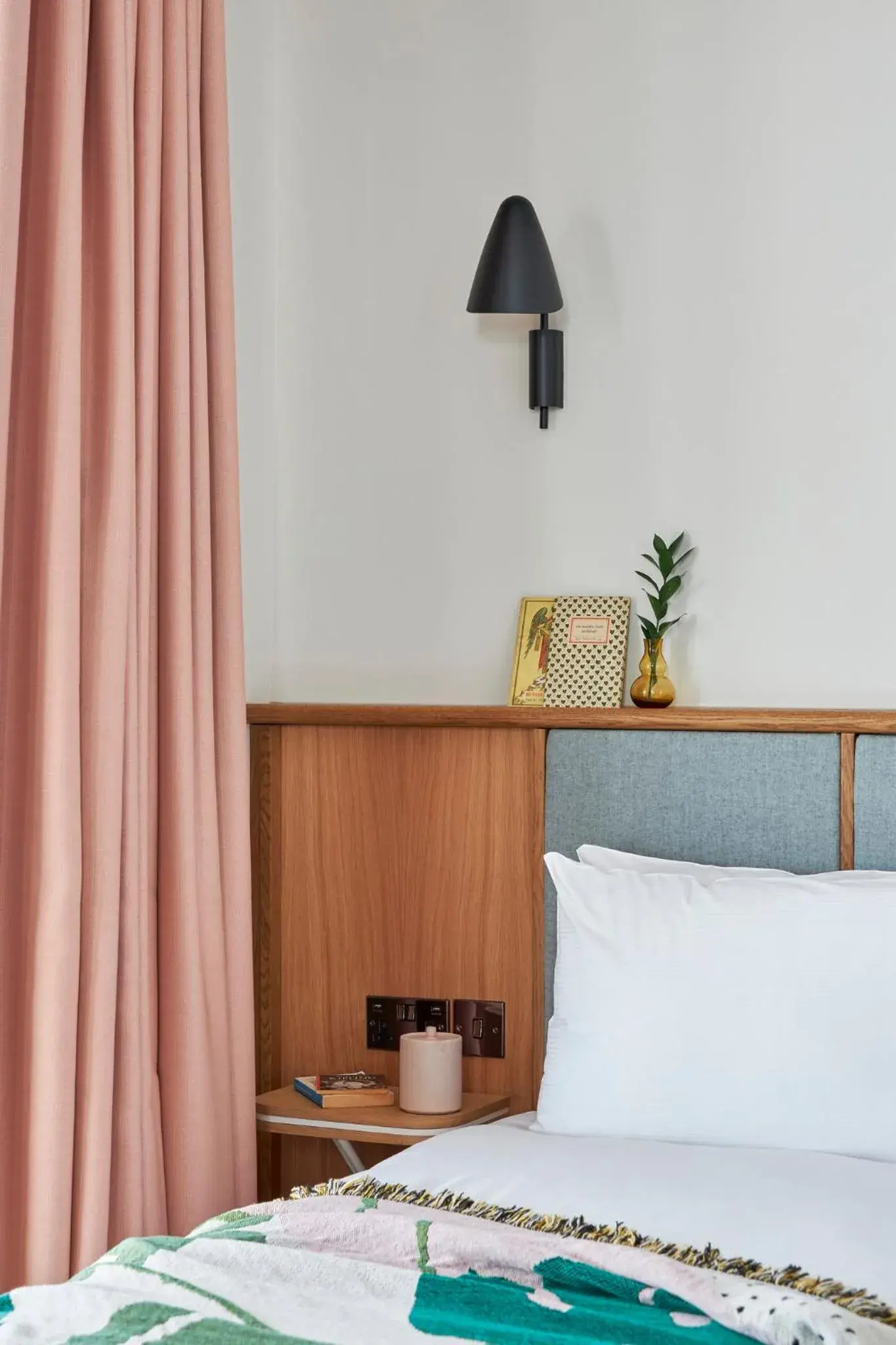 Two Bedroom Apartment with Terrace in Turing Locke Cambridge Two Bedroom Apartment with Terrace in Turing Locke Cambridge