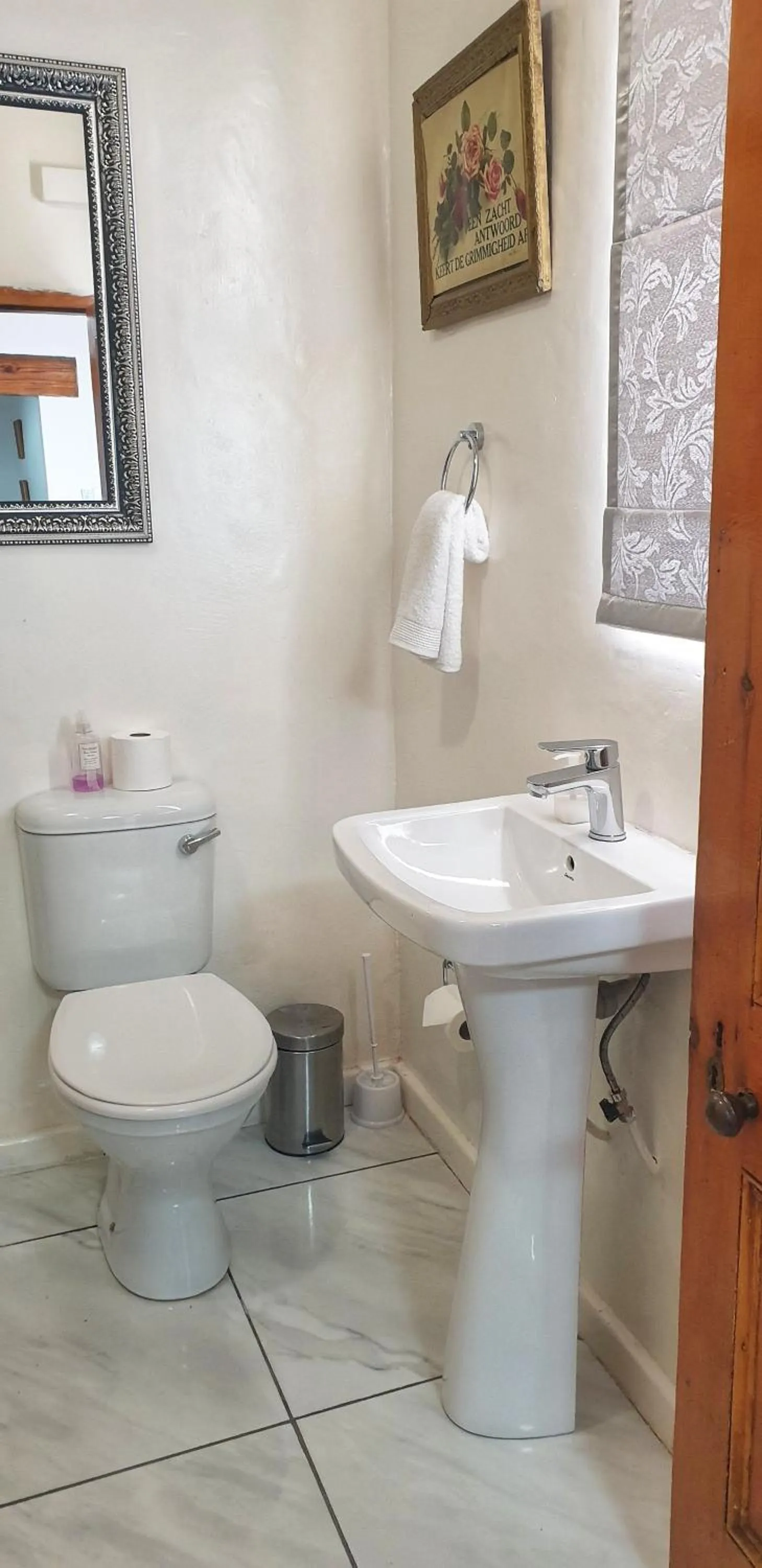 Toilet in Camdeboo Cottages