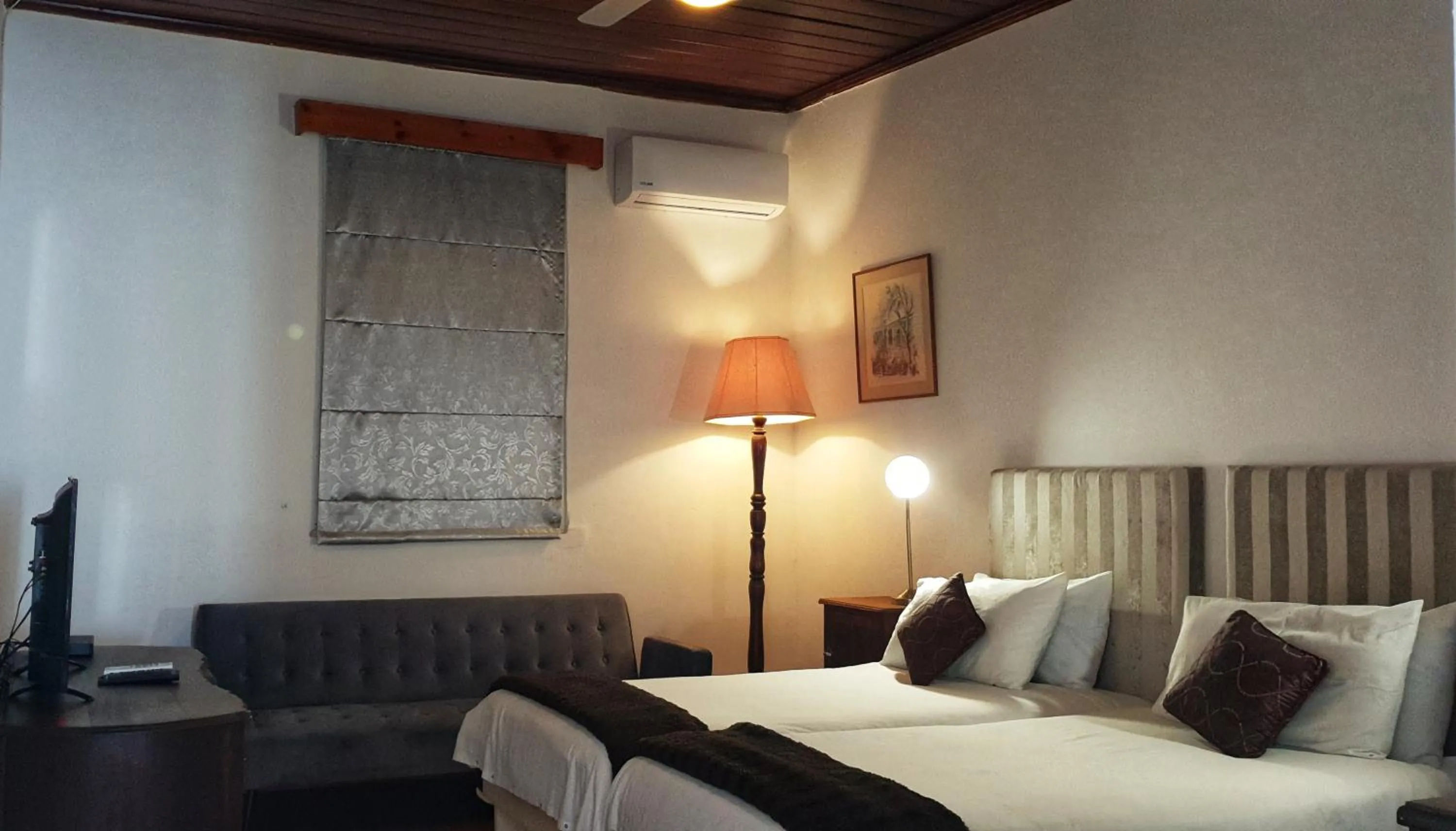 Bed in Camdeboo Cottages