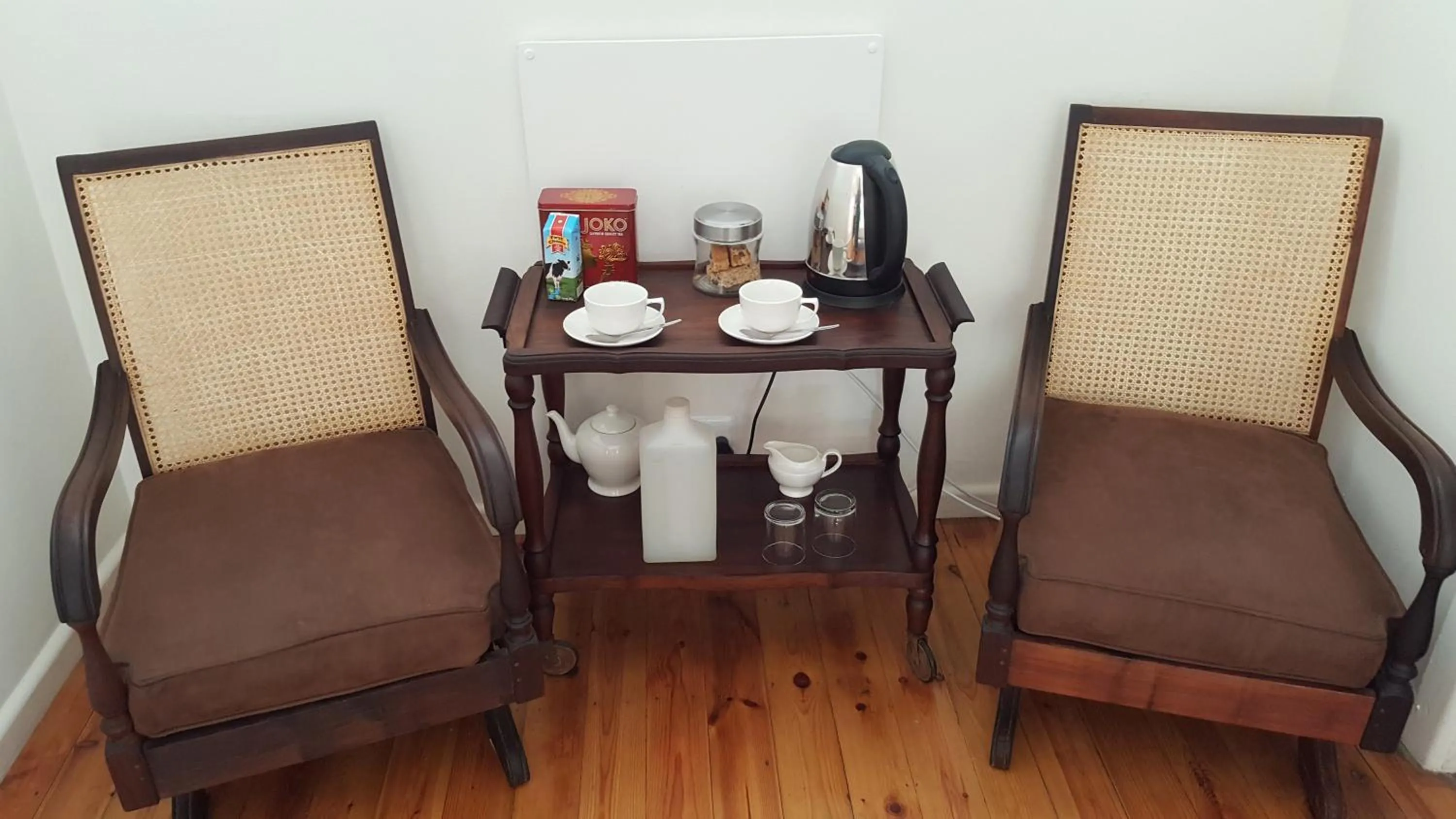 Coffee/tea facilities in Camdeboo Cottages