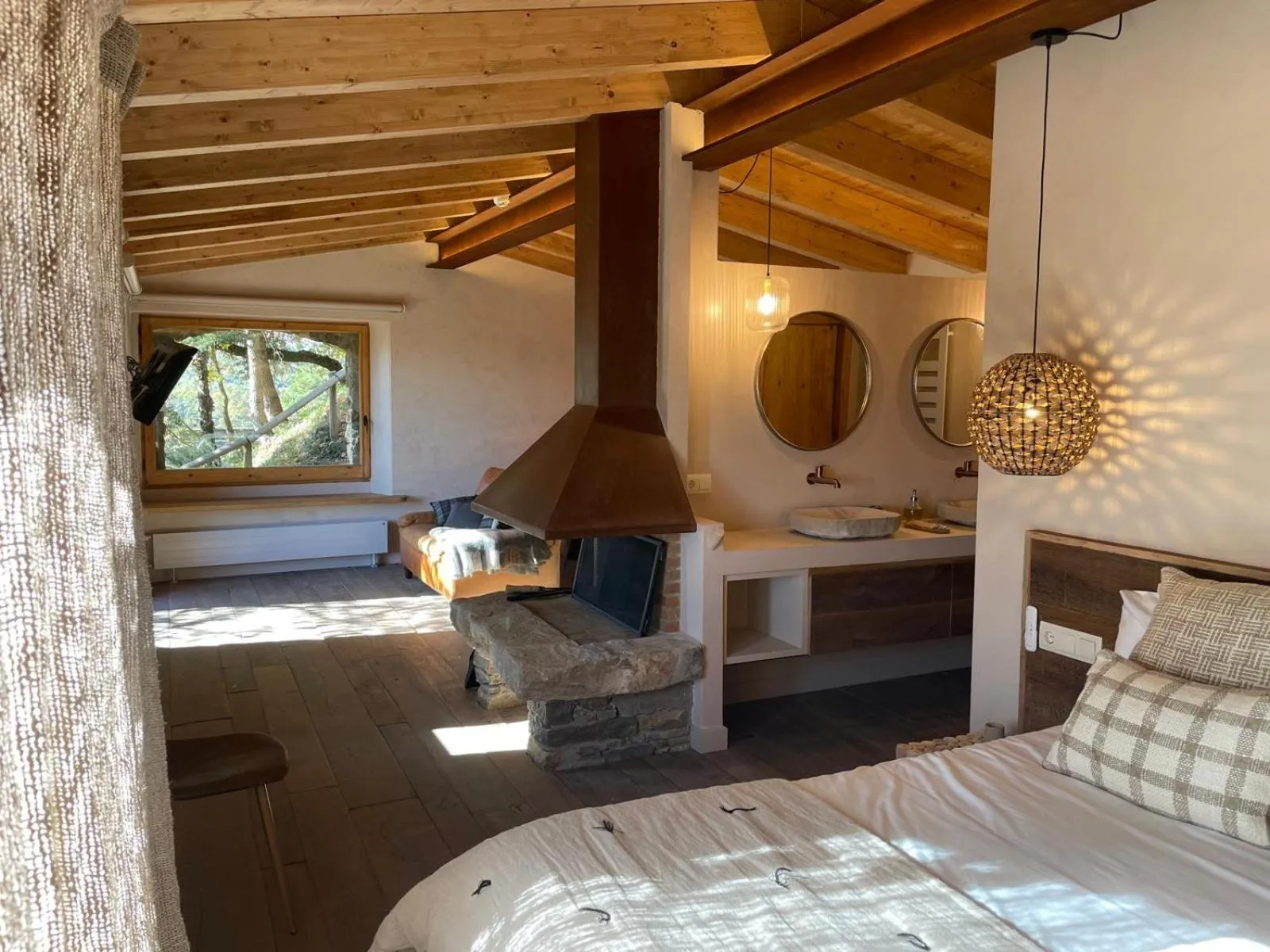 Bed in Masia Santa Llúcia