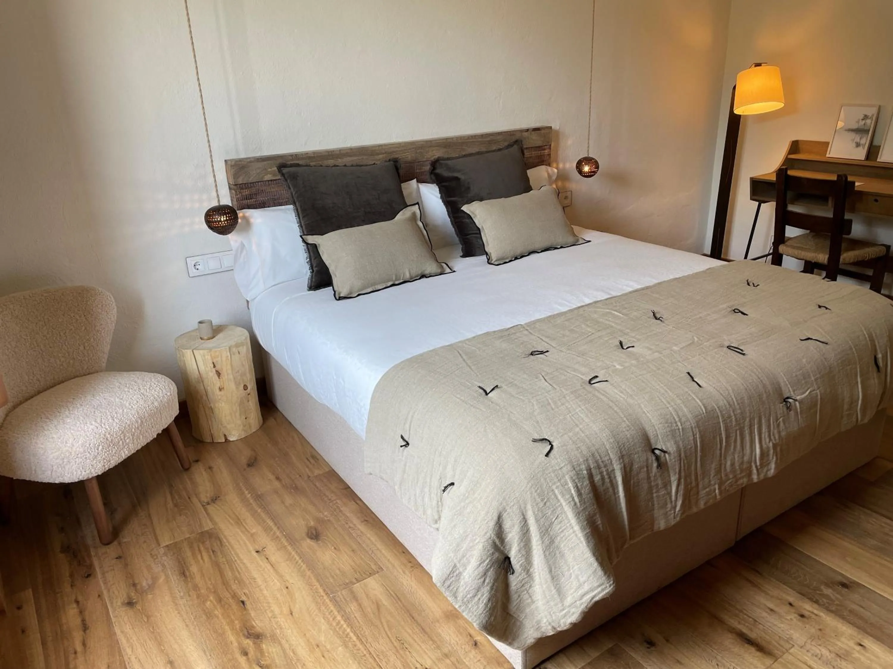 Bedroom, Bed in Masia Santa Llúcia