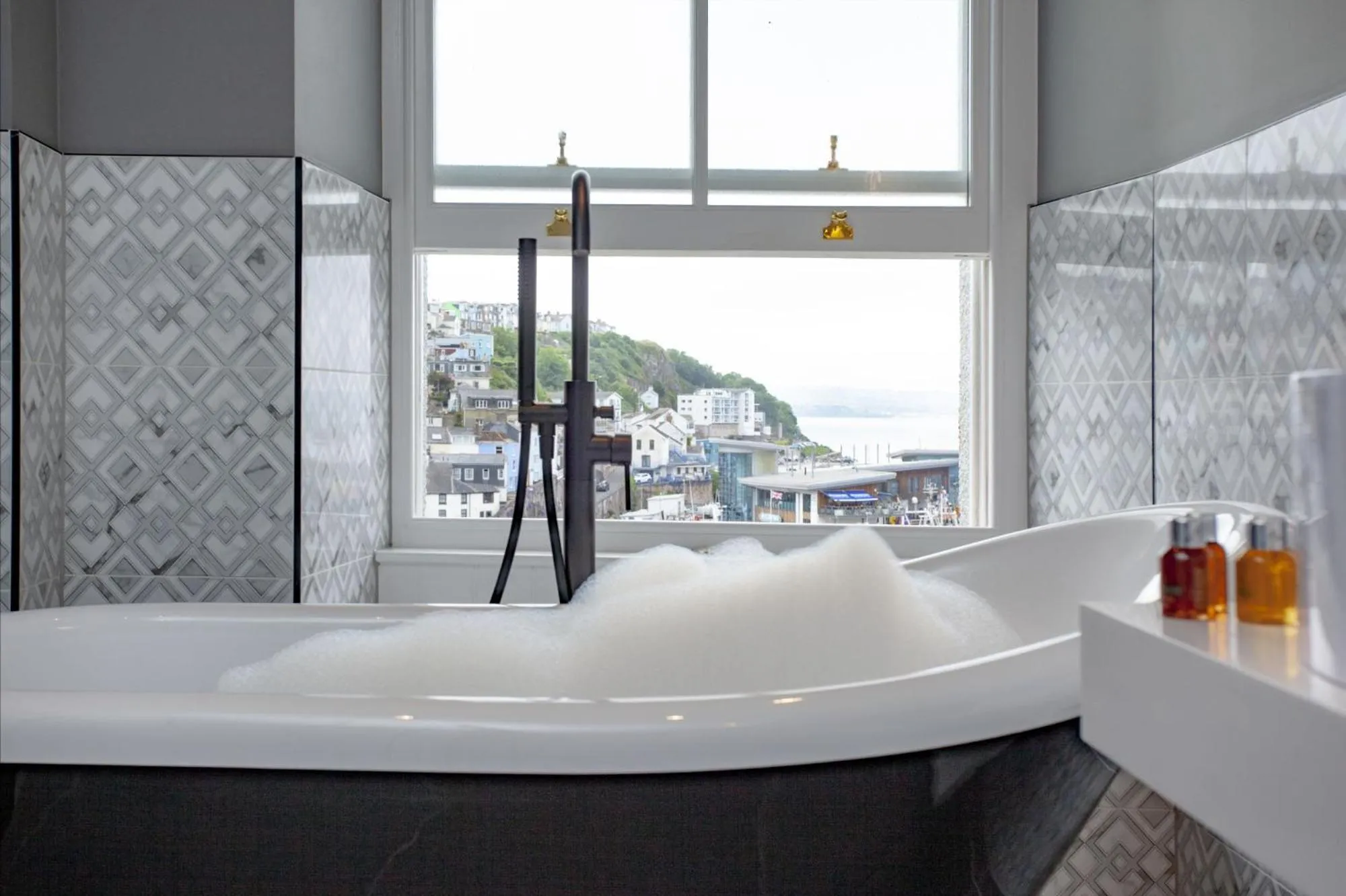 Bathroom in Vigilance Suite - Free Wi-Fi - Sea View