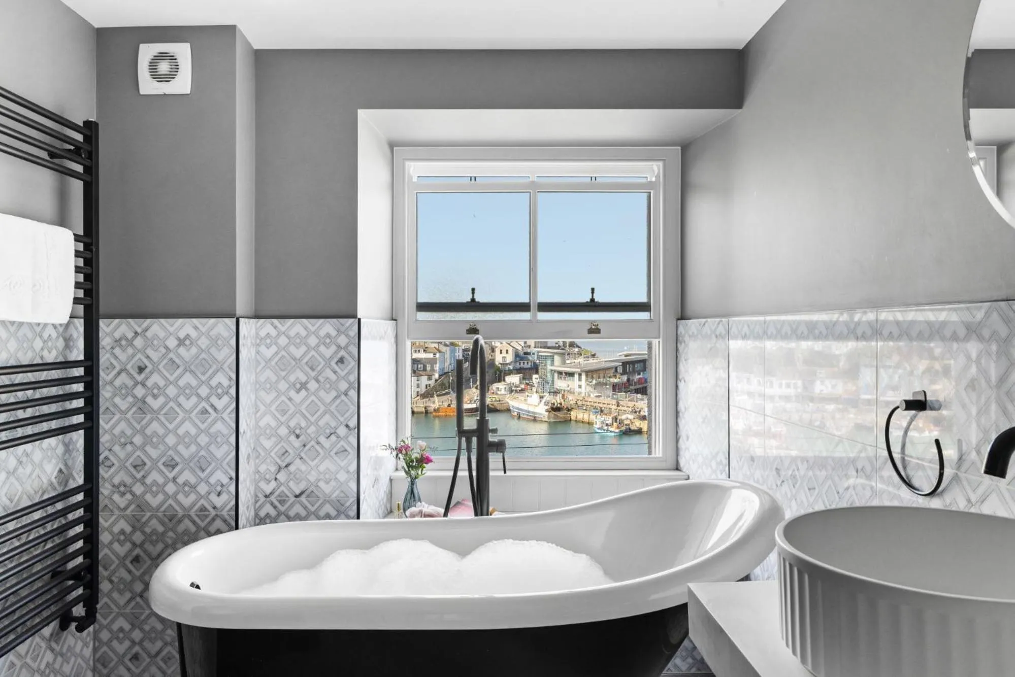 Bathroom in Vigilance Suite - Free Wi-Fi - Sea View