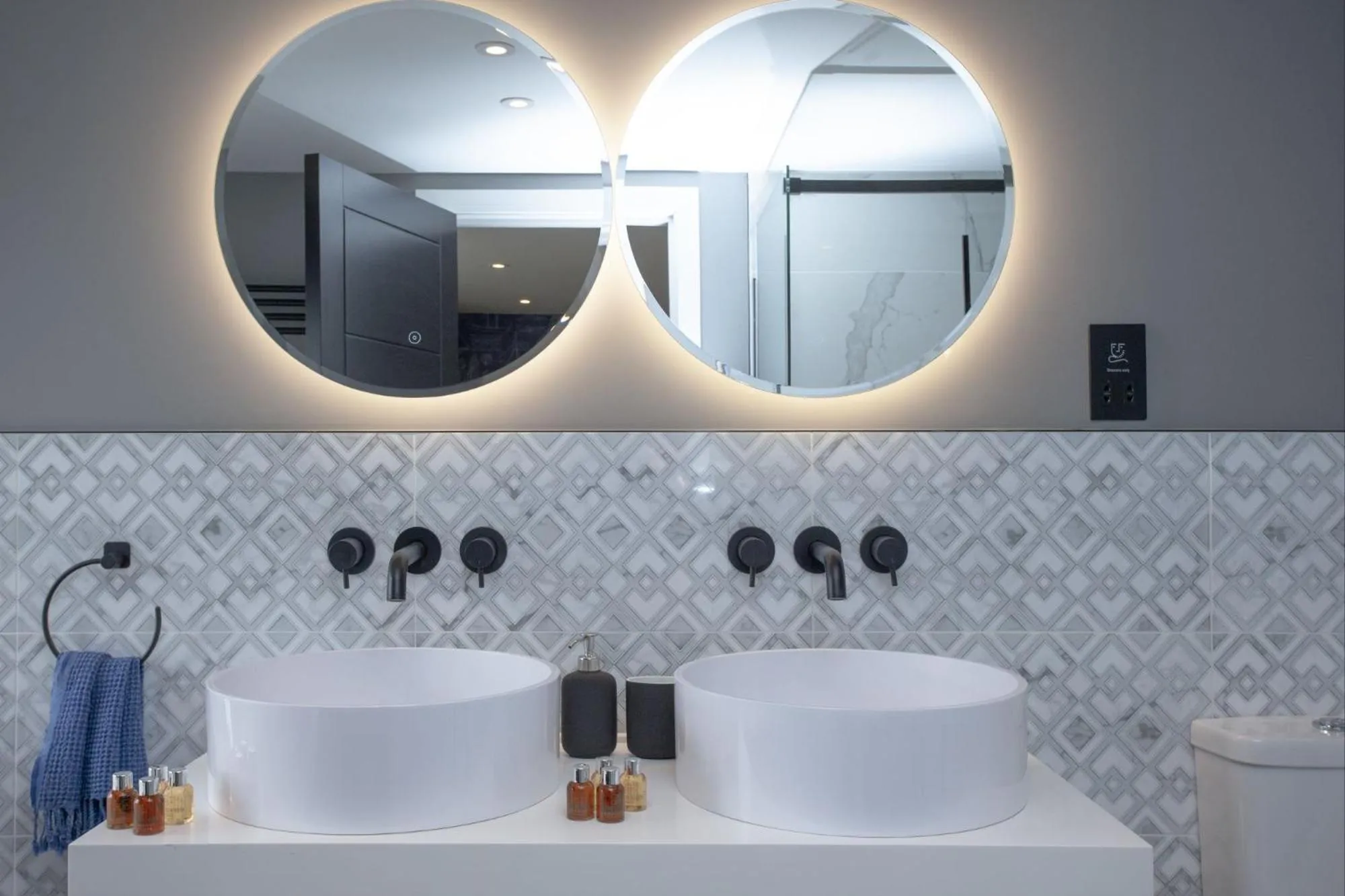 Bathroom in Vigilance Suite - Free Wi-Fi - Sea View