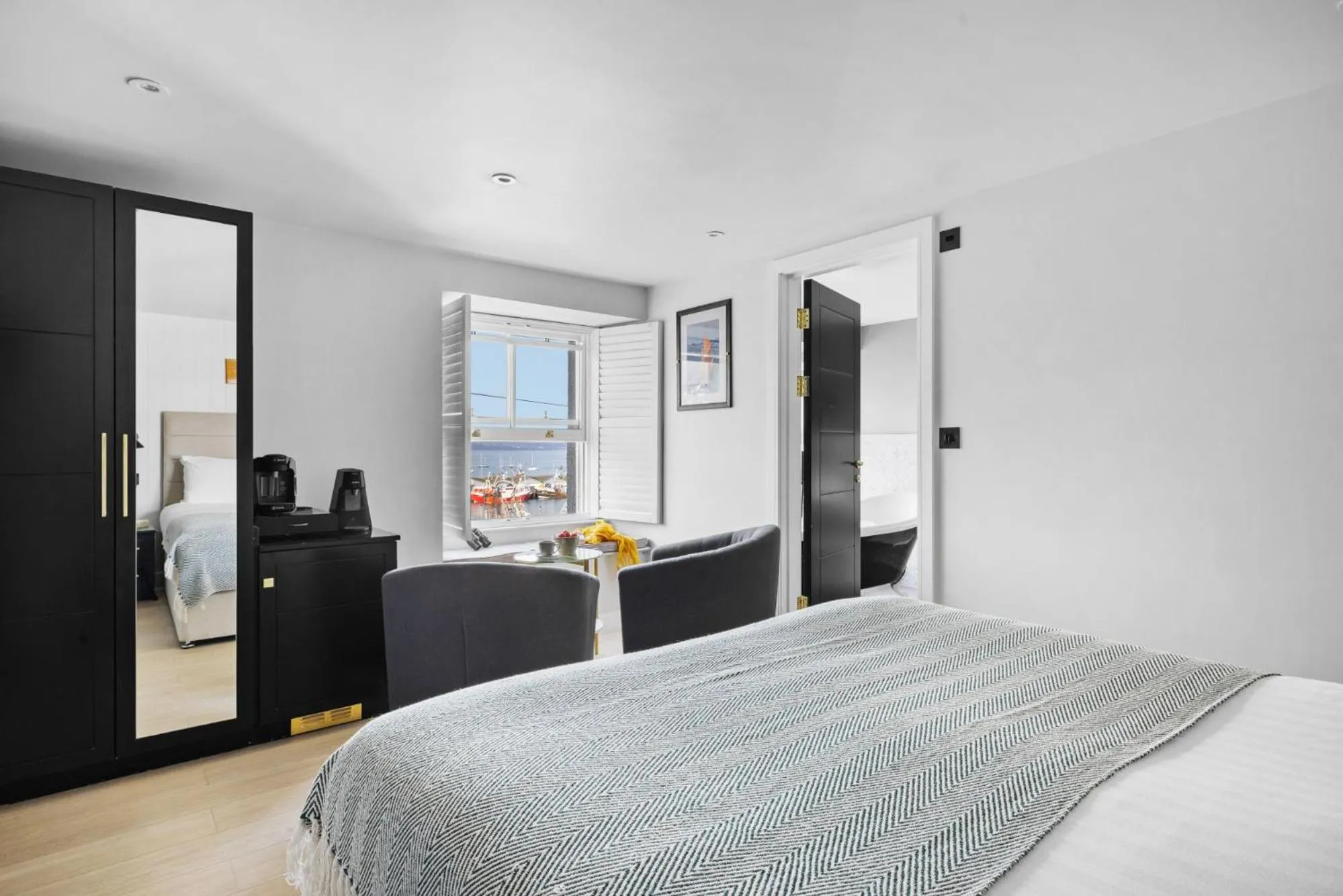 Bed in Vigilance Suite - Free Wi-Fi - Sea View