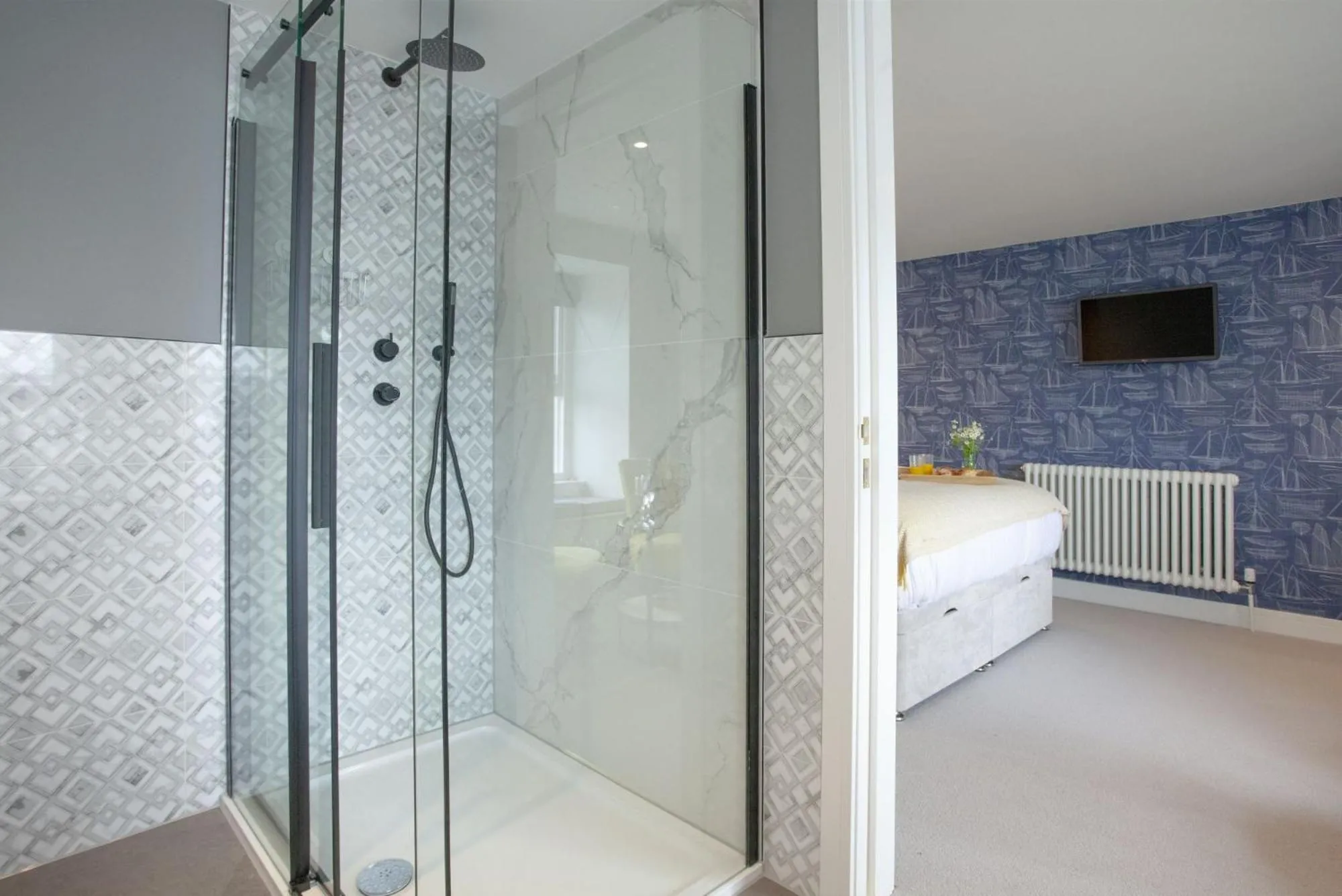 Shower in Vigilance Suite - Free Wi-Fi - Sea View