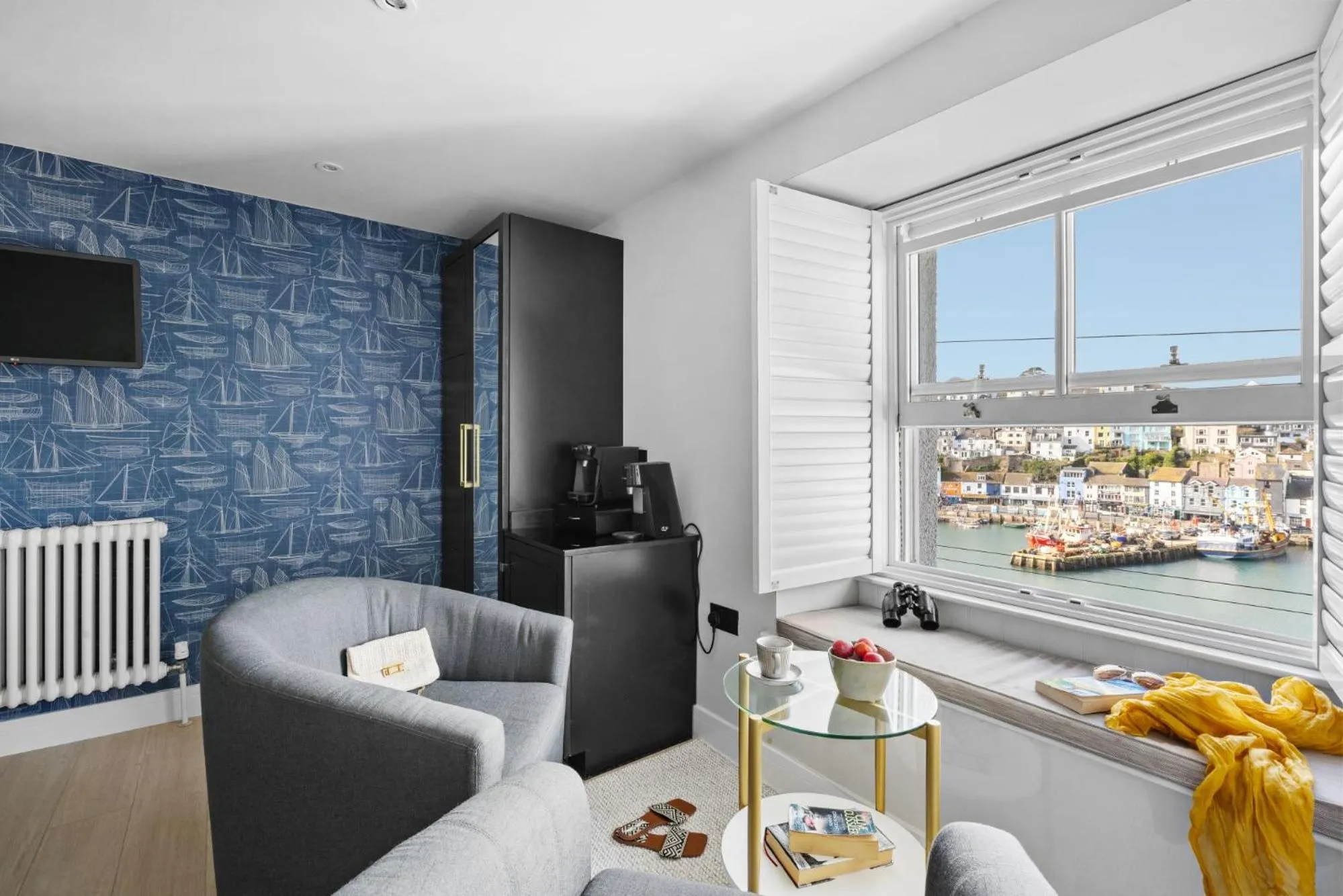 Coffee/tea facilities in Vigilance Suite - Free Wi-Fi - Sea View