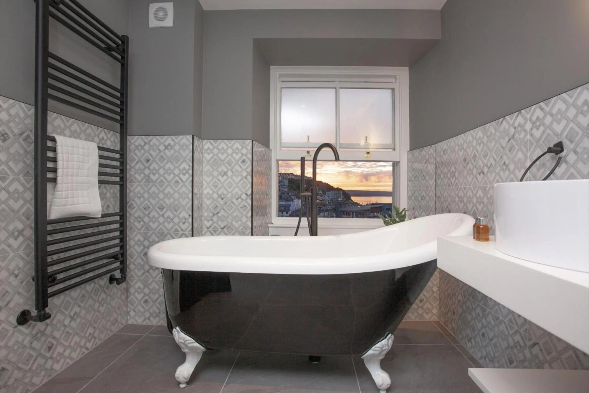 Bathroom in Vigilance Suite - Free Wi-Fi - Sea View