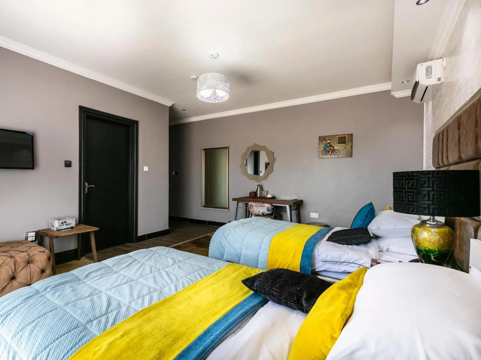 Photo of the whole room, Bed in Madamz Bed & Breakfast