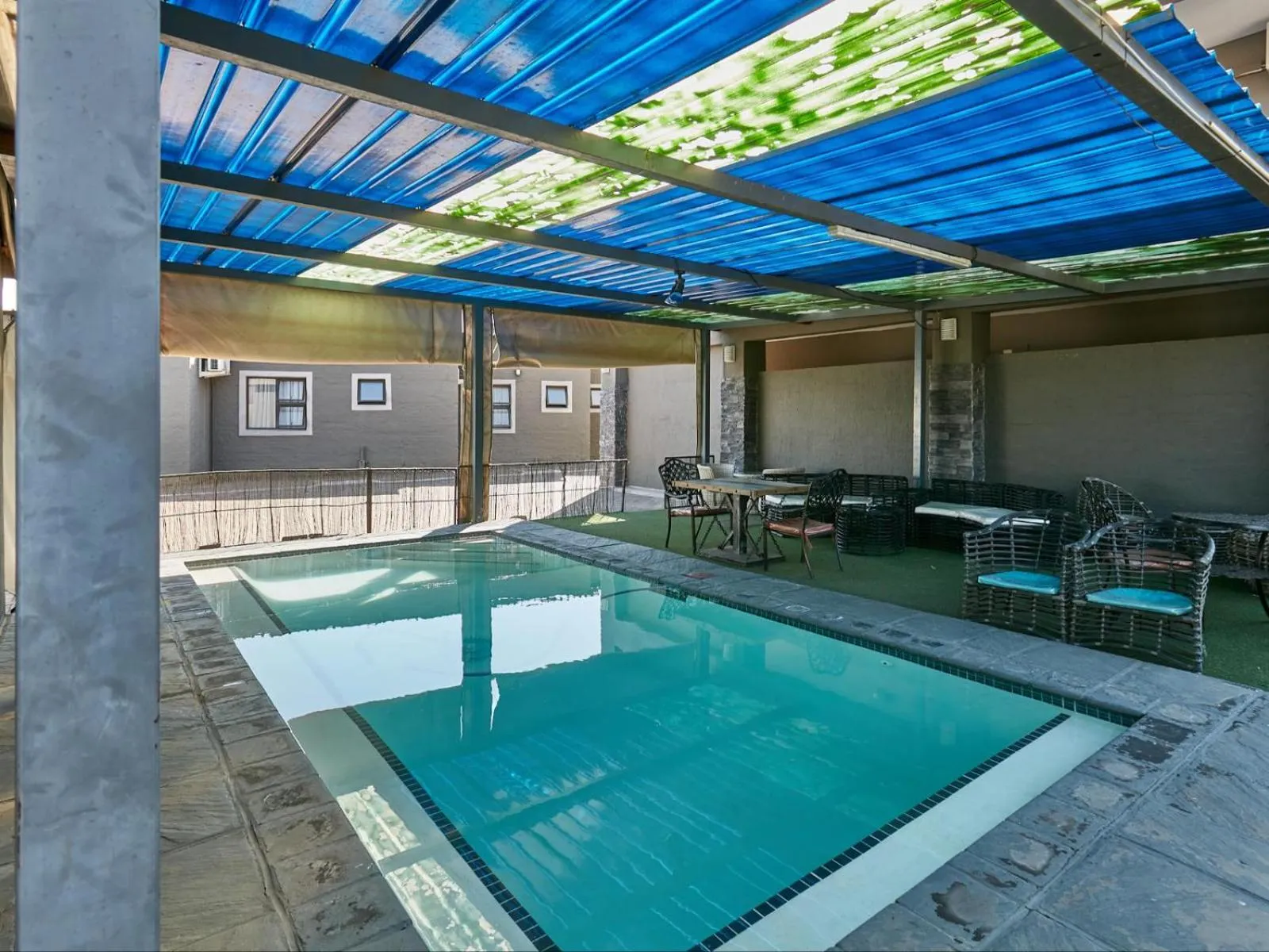 Swimming pool in Madamz Bed & Breakfast