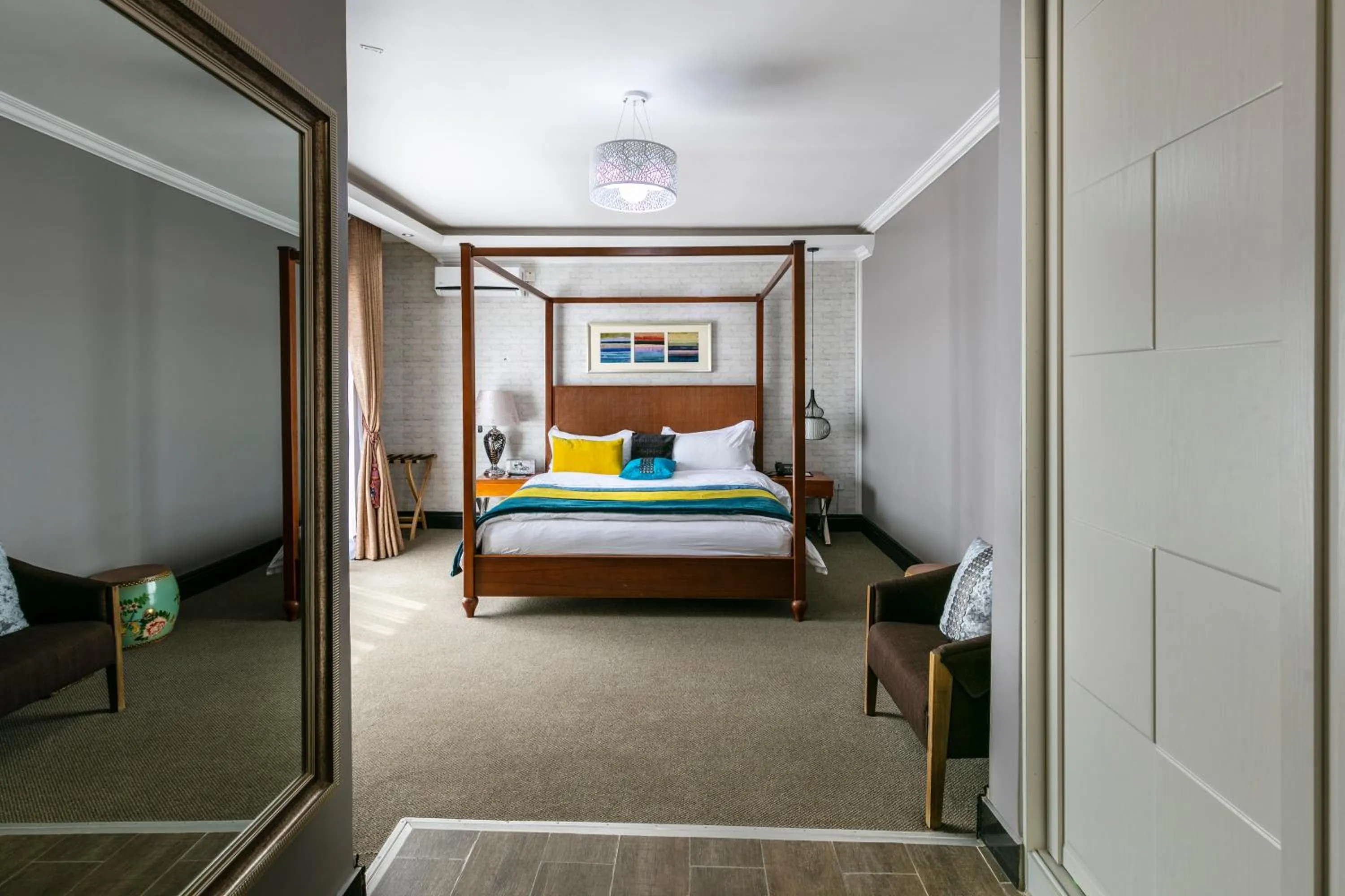 Shower, Bed in Madamz Bed & Breakfast