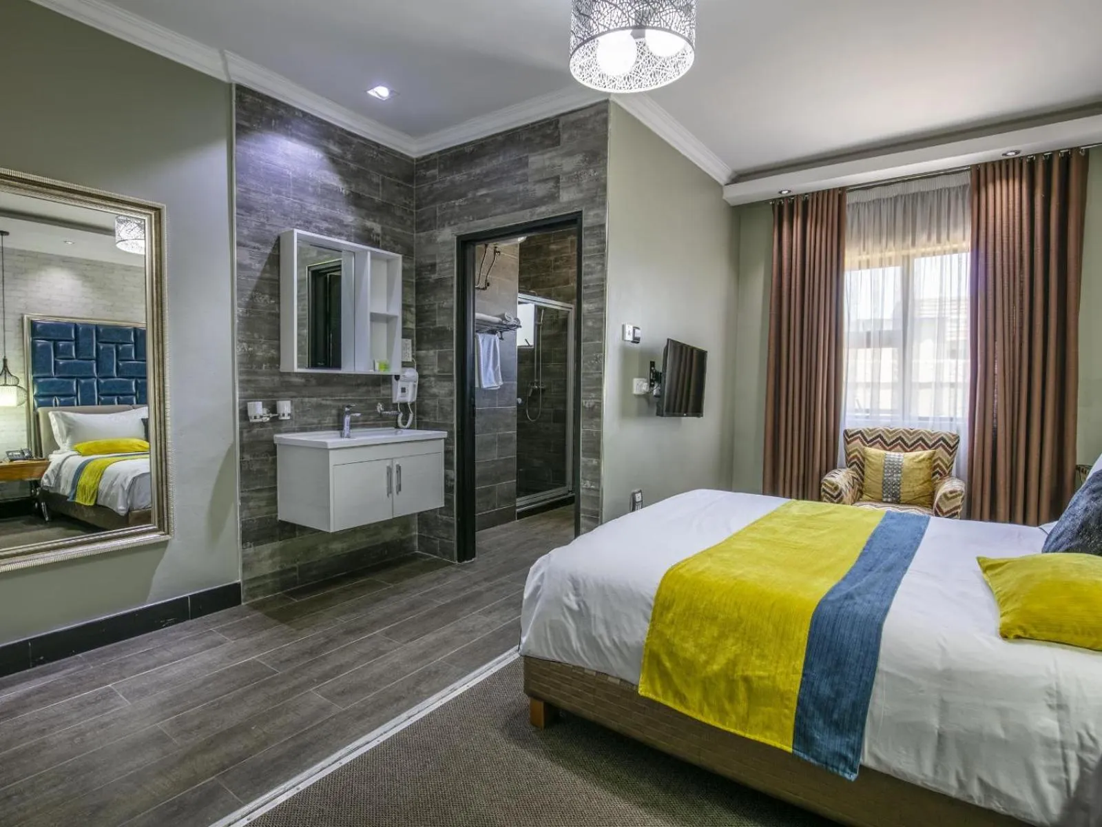 Photo of the whole room, Bed in Madamz Bed & Breakfast