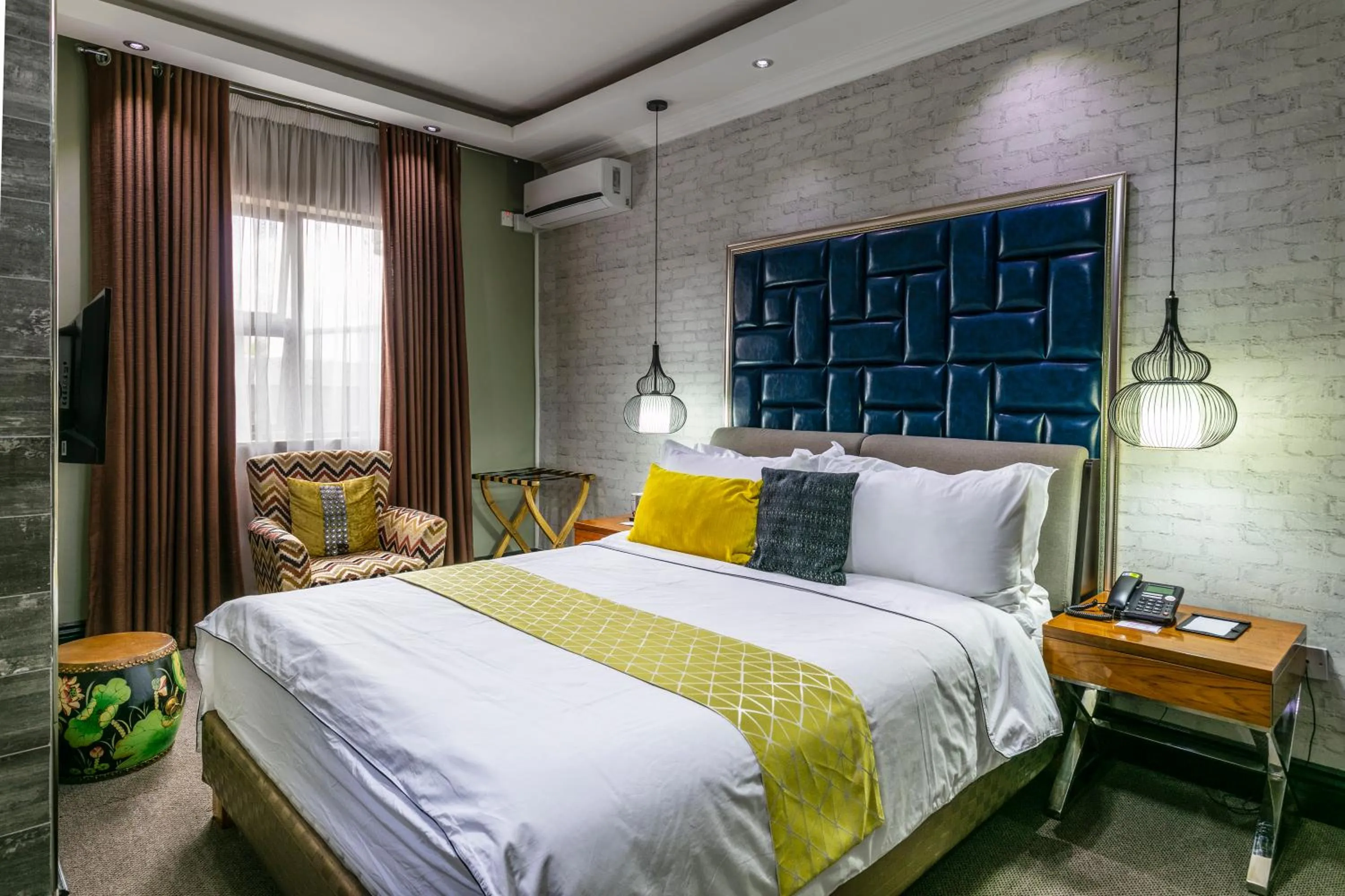 Bed in Madamz Bed & Breakfast