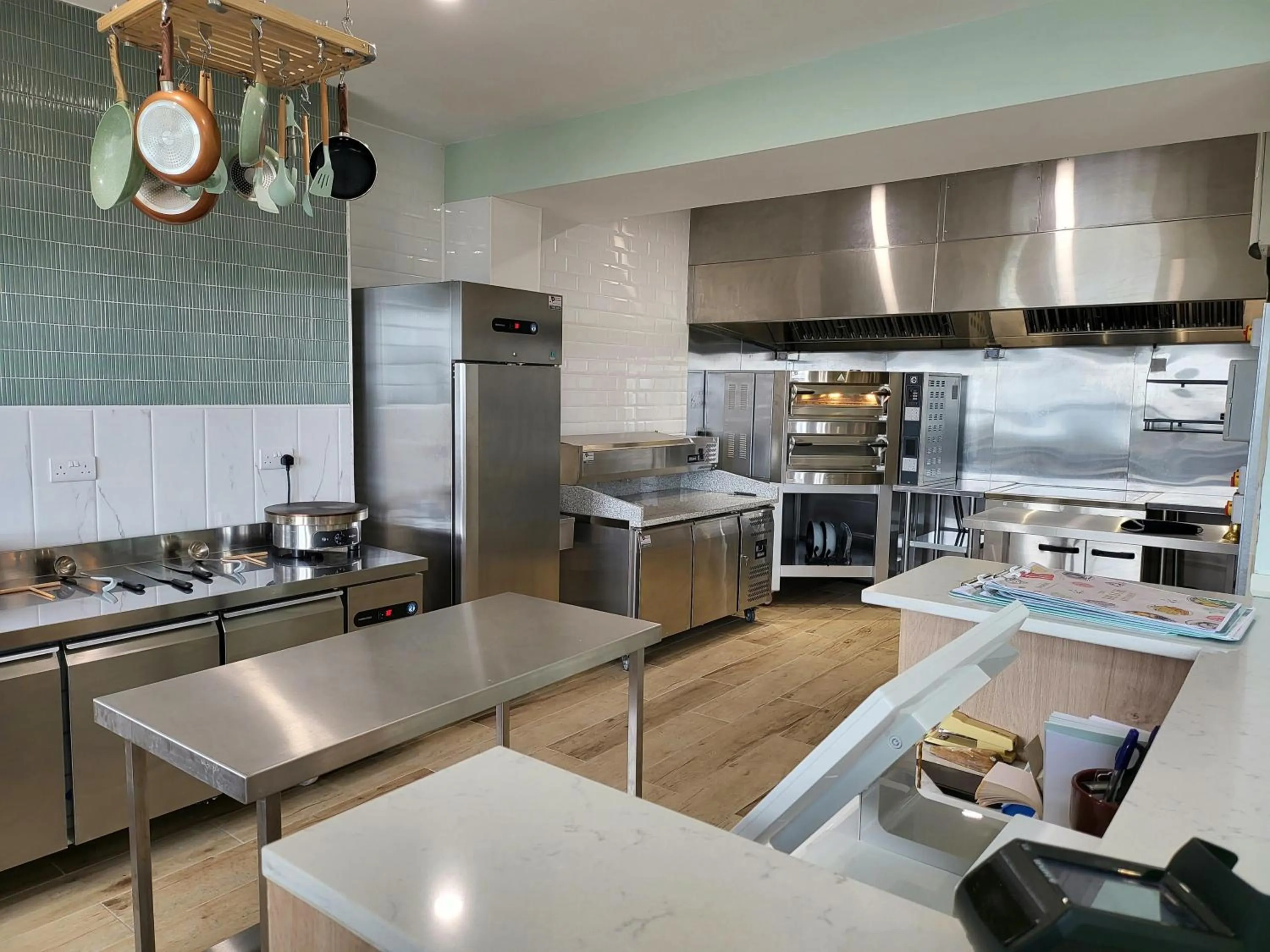 Kitchen or kitchenette in The Beach Club