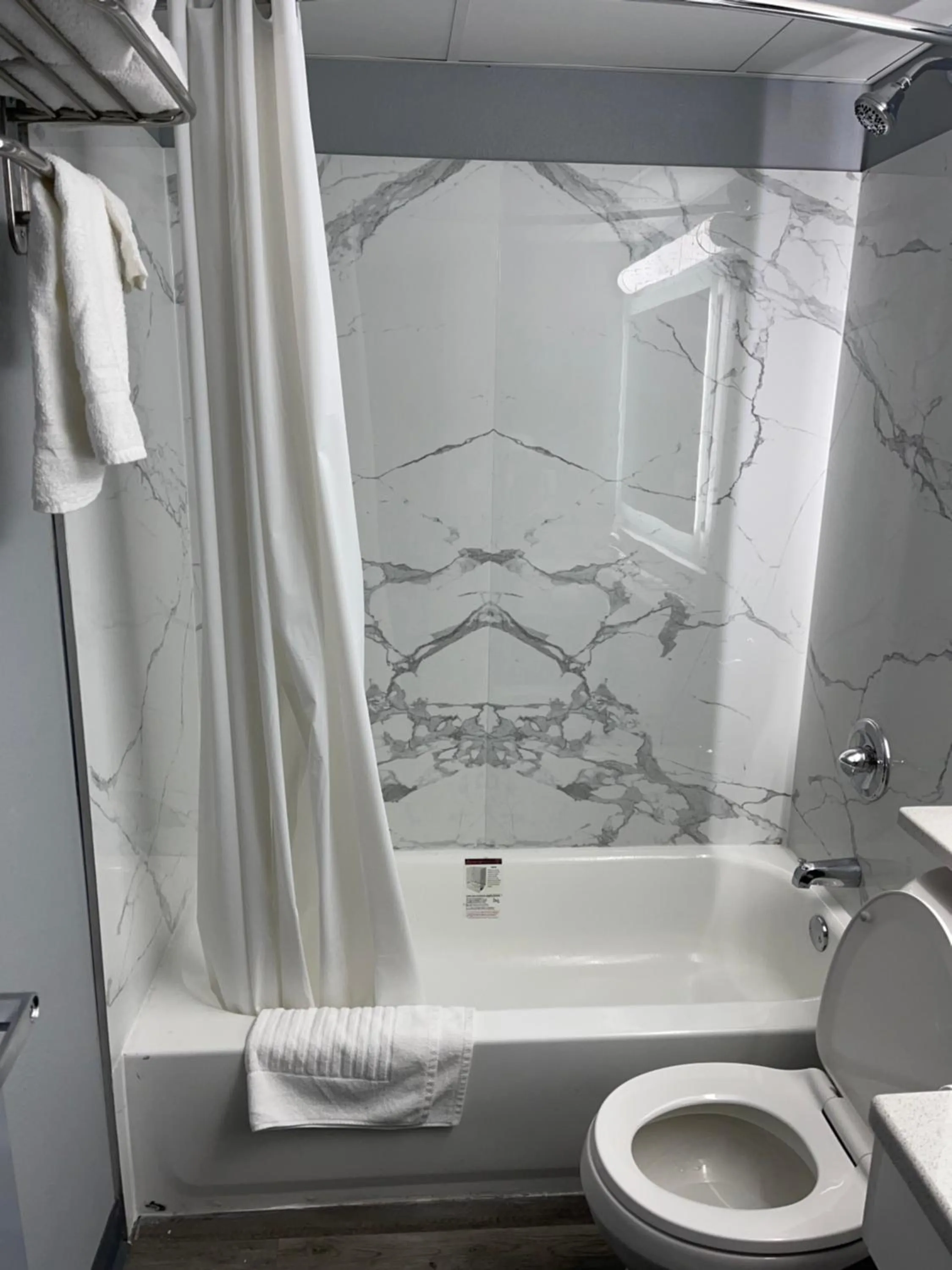 Shower in The Wayne Inn