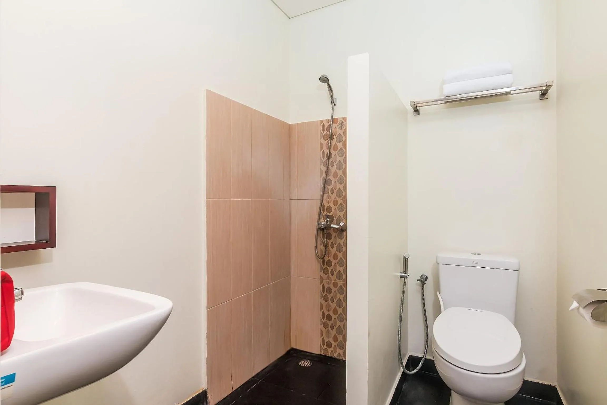 Shower in Mi Casa Residence