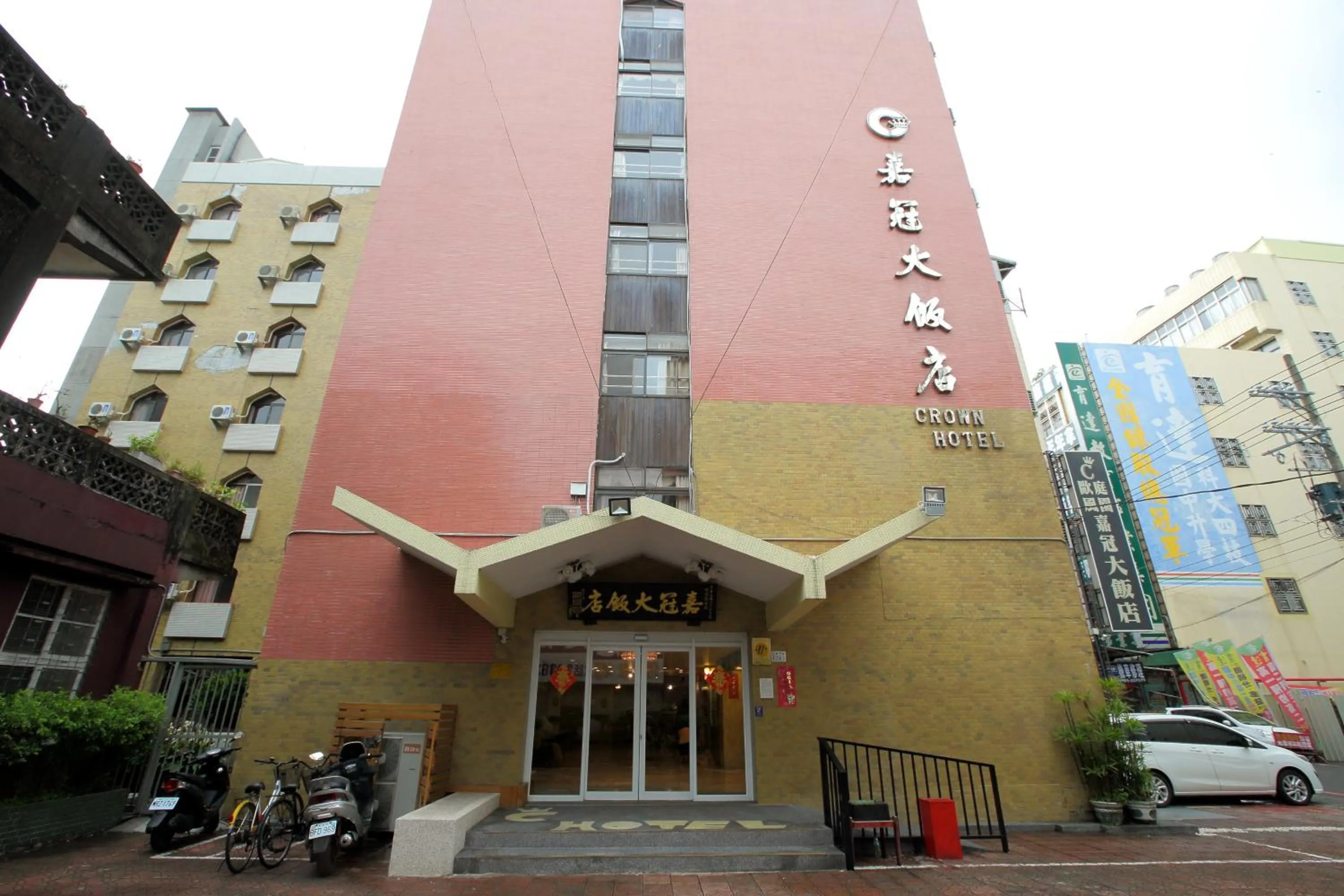 Chiayi Crown Hotel